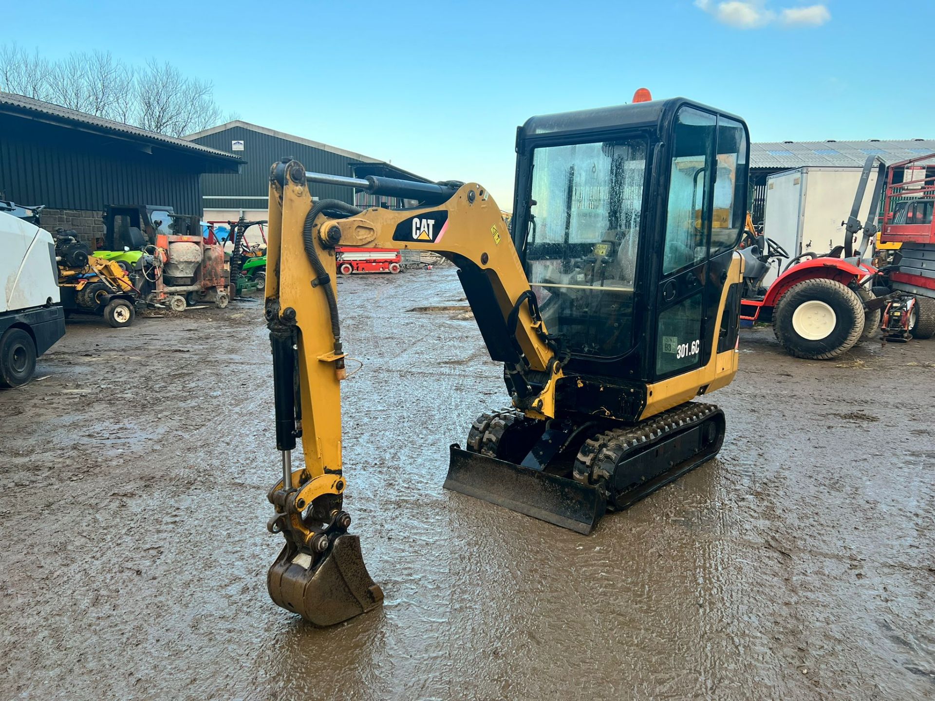 2007 CATERPILLAR 301.C 1.6 TON MINI DIGGER, RUNS DRIVES AND DIGS, 3 CYLINDER DIESEL ENGINE *PLUS VAT - Image 3 of 25