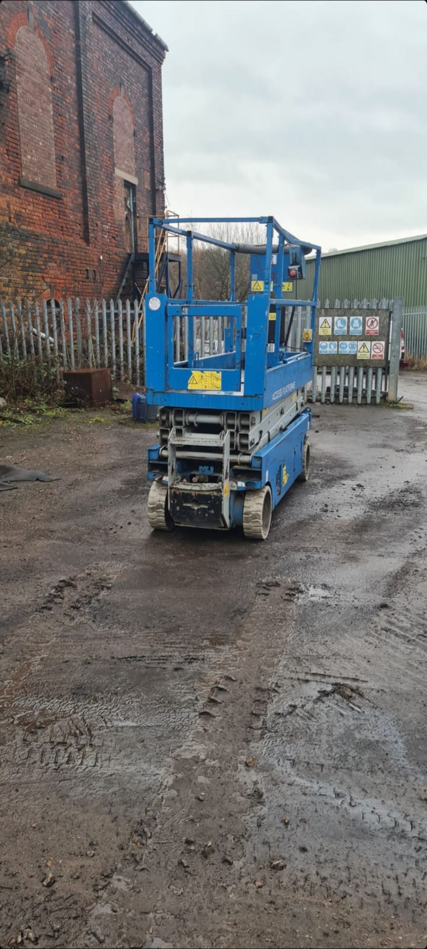 2005 GENIE 2032 SCISSOR LIFT, GOOD CONDITION, 612 HOURS, FULL WORKING ORDER *PLUS VAT* - Image 4 of 9