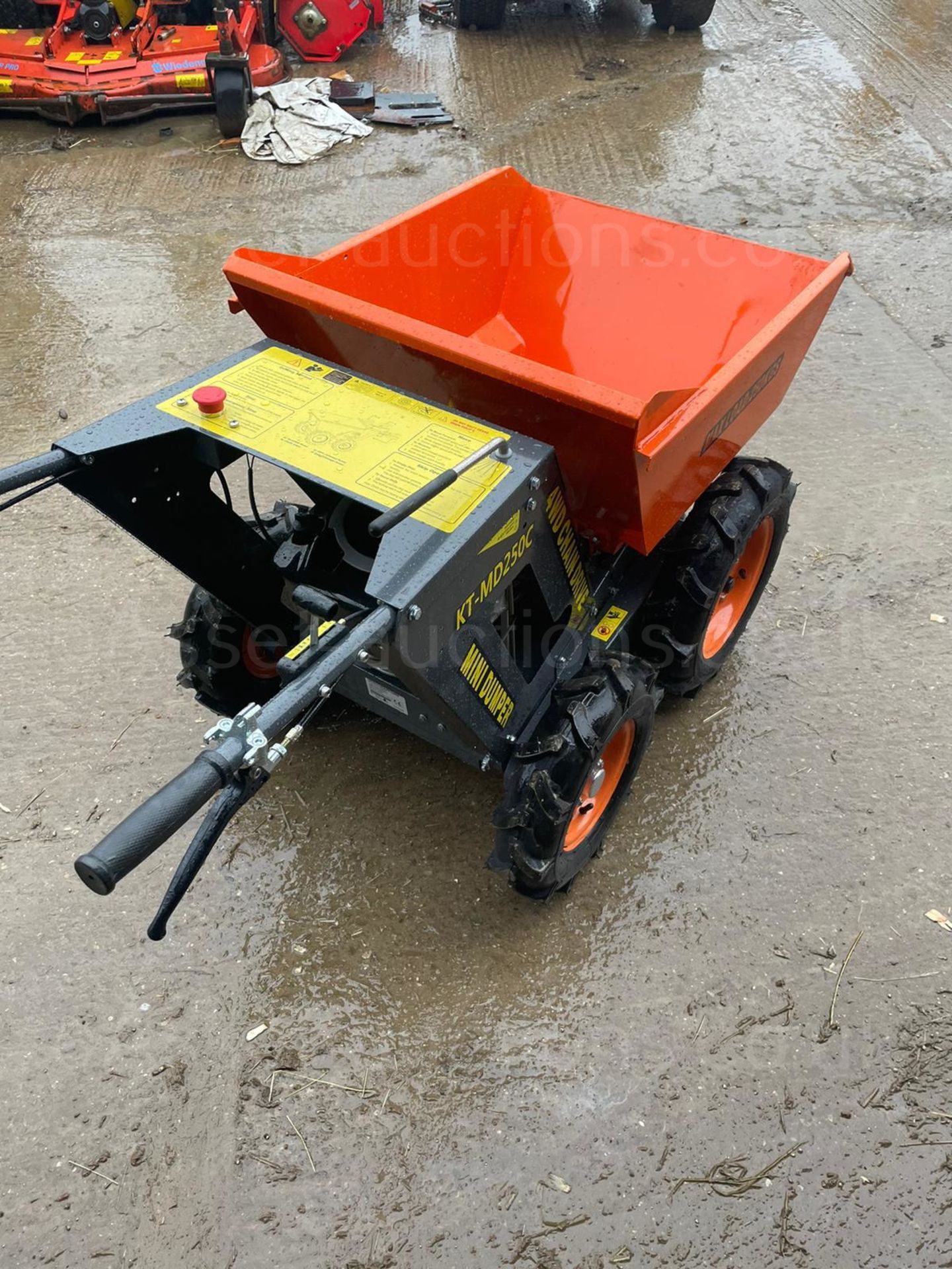 BRAND NEW AND UNUSED MINI WALK BEHIND DUMPER, BRIGGS AND STRATTON ENGINE *PLUS VAT* - Image 4 of 8