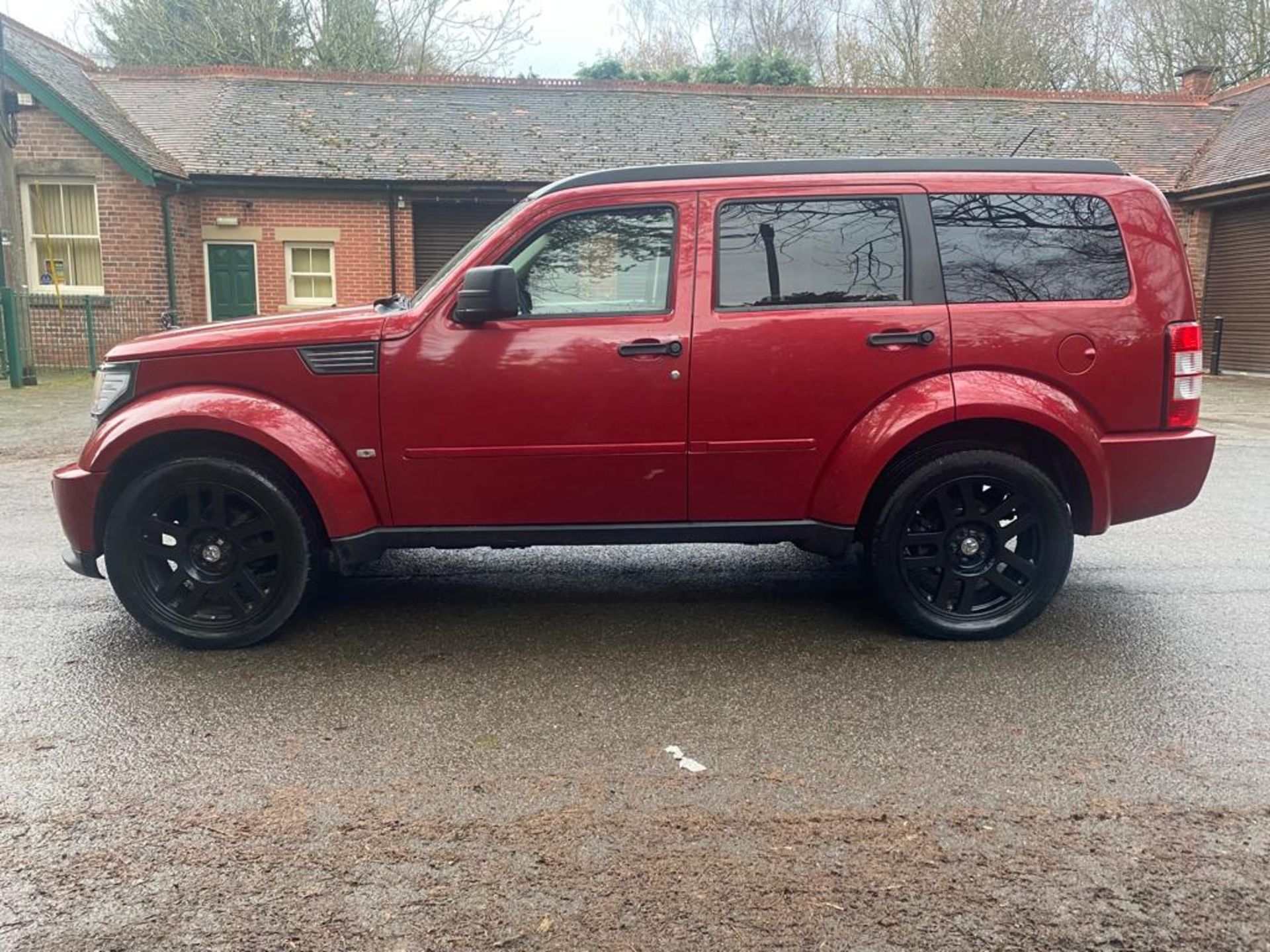 2007 DODGE (USA) NITRO SXT CRD AUTO 4x4 RED ESTATE, 109K MILES, HEATED SEATS *NO VAT* - Image 4 of 12