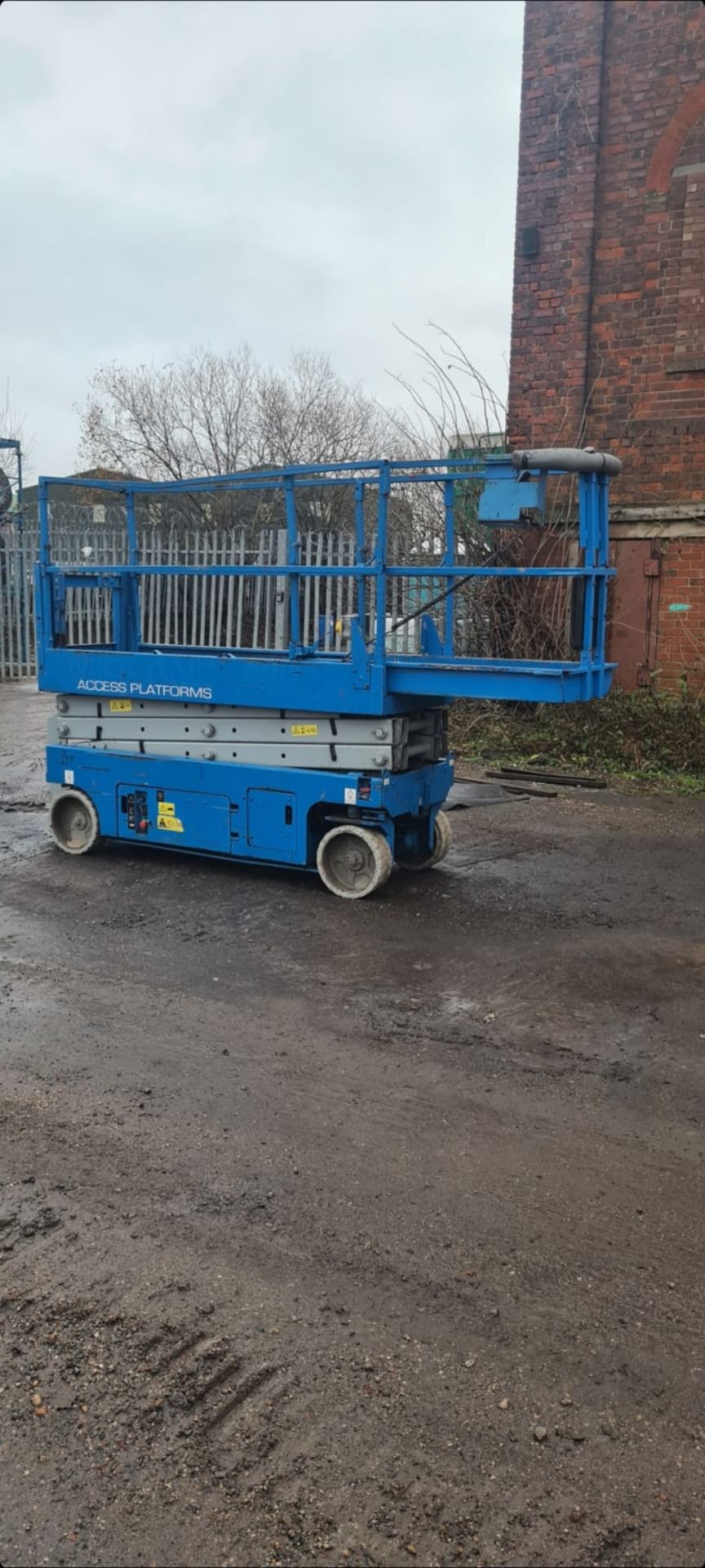 2005 GENIE 2032 SCISSOR LIFT, GOOD CONDITION, 612 HOURS, FULL WORKING ORDER *PLUS VAT* - Image 3 of 9