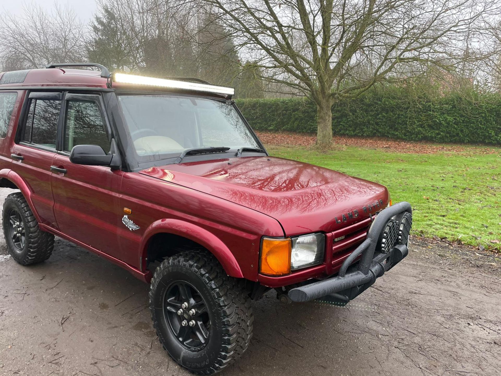 2001 LAND ROVER DISCOVERY TD5 RED ESTATE, 157,895 MILES, 2.5 DIESEL * NO VAT* - Image 2 of 16