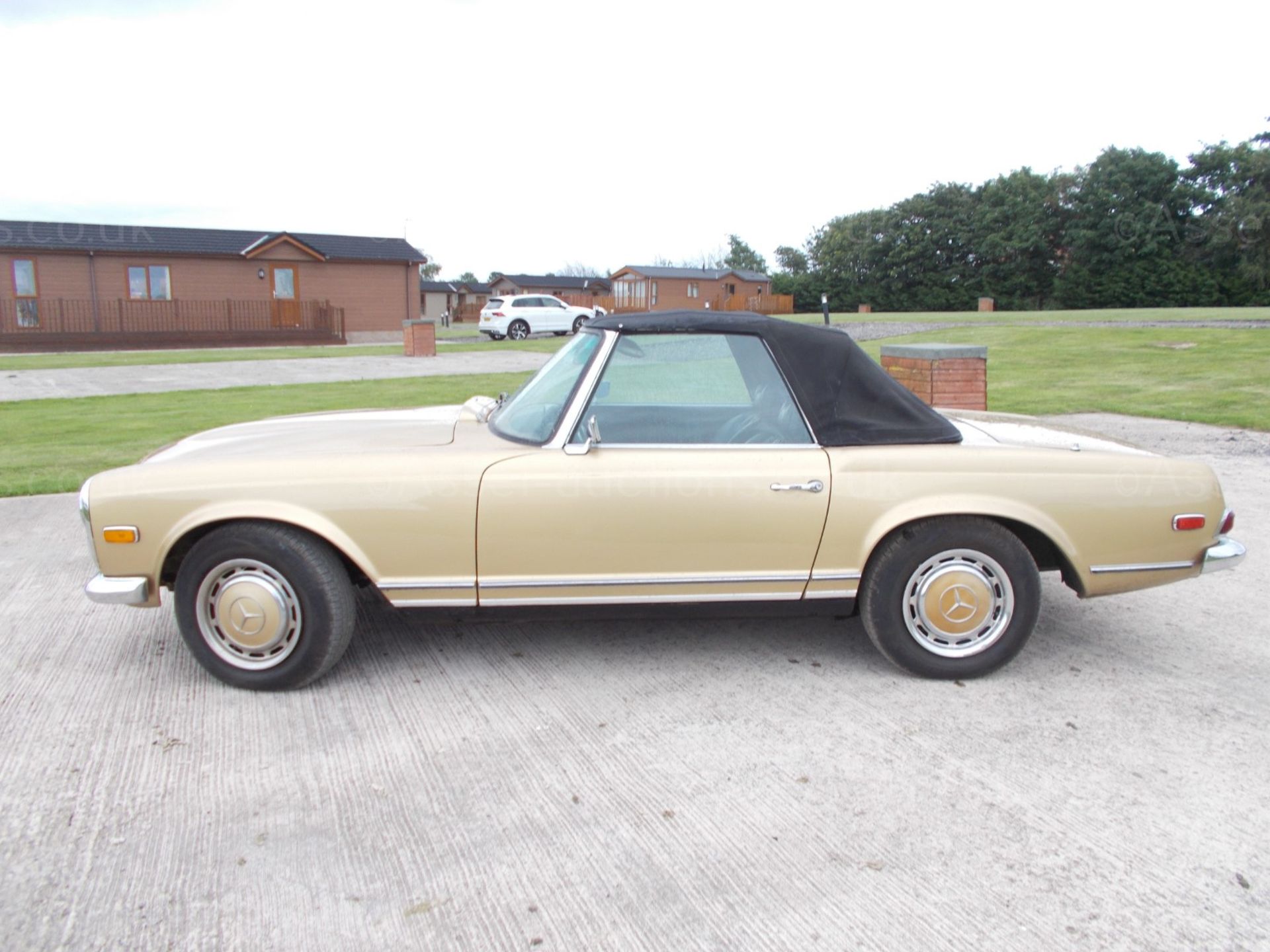 1969 MERCEDES 280SL PAGODA, AUTOMATIC, HARD/SOFT TOPS, LEFT HAND DRIVE, AMERICAN IMPORT *PLUS VAT* - Image 5 of 38