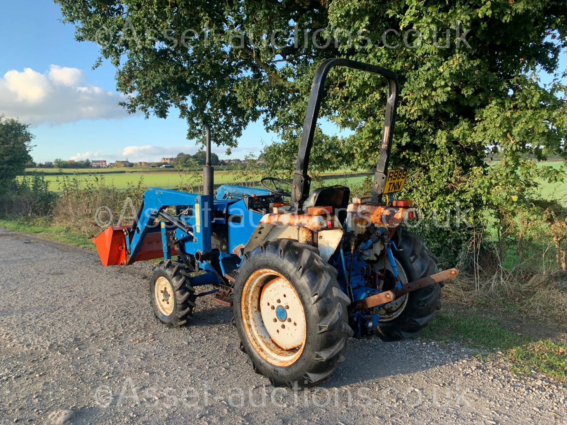 FORD 1720 28hp 4WD COMPACT TRACTOR WITH LEWIS 35Q FRONT LOADER AND BUCKET, RUNS DRIVES LIFTS WELL - Image 6 of 11