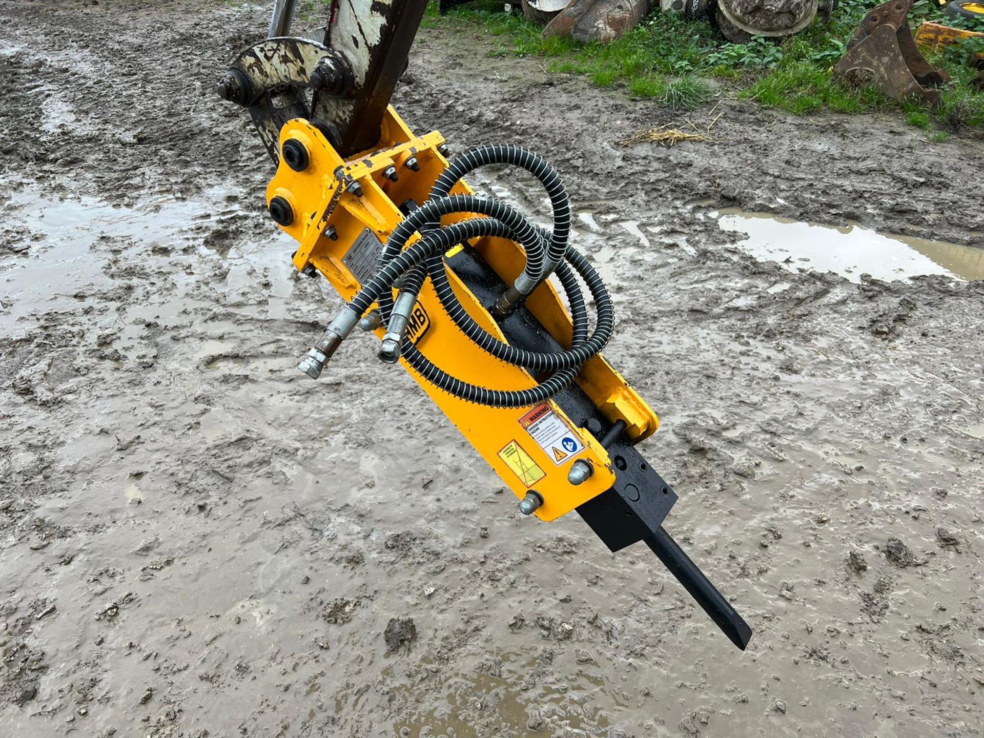 NEW AND UNUSED 2020 HMB ROCK BREAKER, PIPES AND CHISEL ARE INCLUDED, 35MM PINS *PLUS VAT*