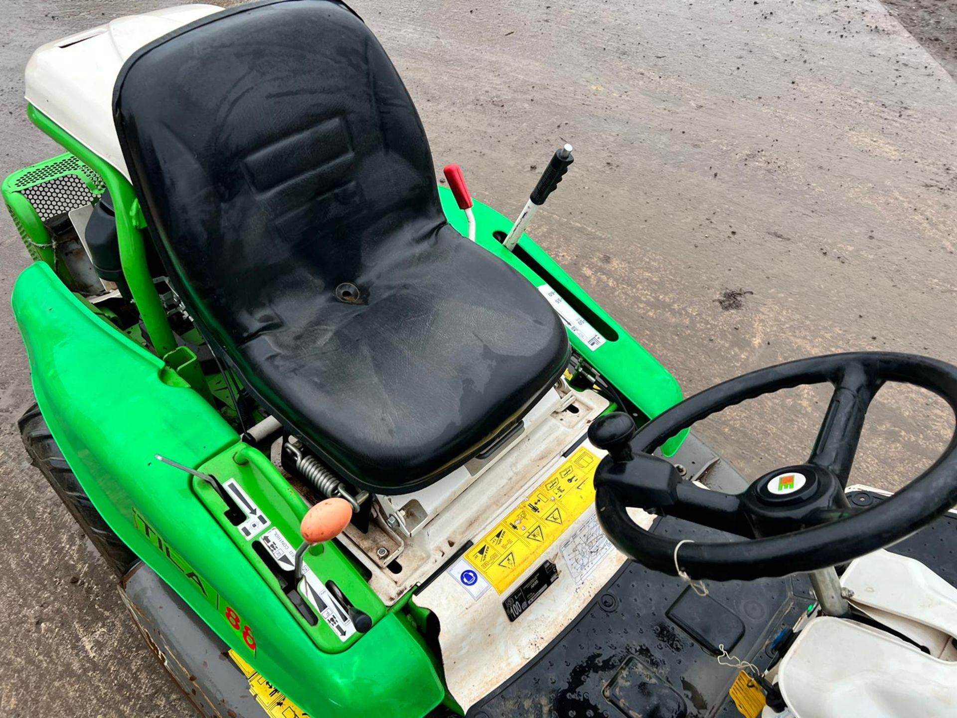 ETESIA ATTILA 88 BANK MOWER, SHOWING 980 HOURS, GOOD SOLID DECK, GOOD SEAT *PLUS VAT* - Image 6 of 9