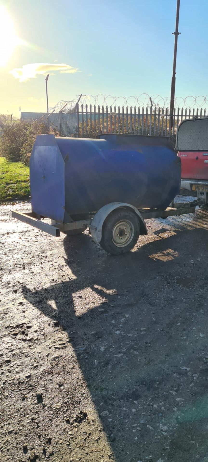 1000 LITRE FUEL BUNDED BOWSER WITH NEW 12v FUEL PUMP, HAS SUSPENSION AND BRAKES *PLUS VAT* - Image 3 of 6