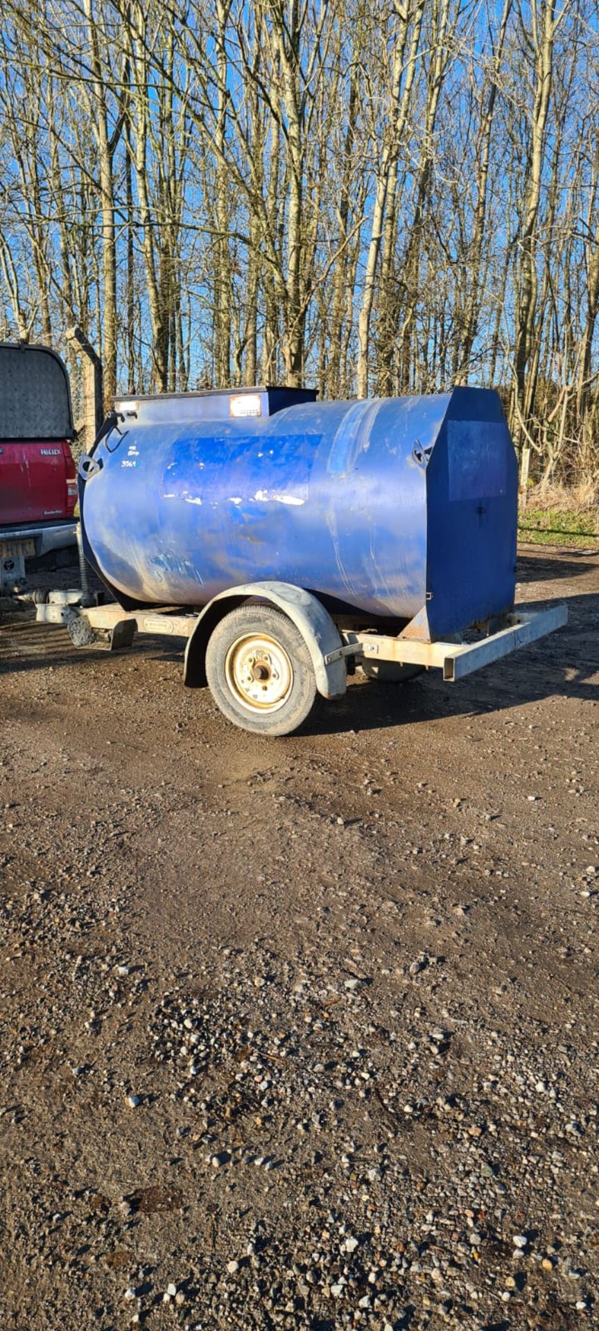 1000 LITRE FUEL BUNDED BOWSER WITH NEW 12v FUEL PUMP, HAS SUSPENSION AND BRAKES *PLUS VAT* - Image 2 of 6