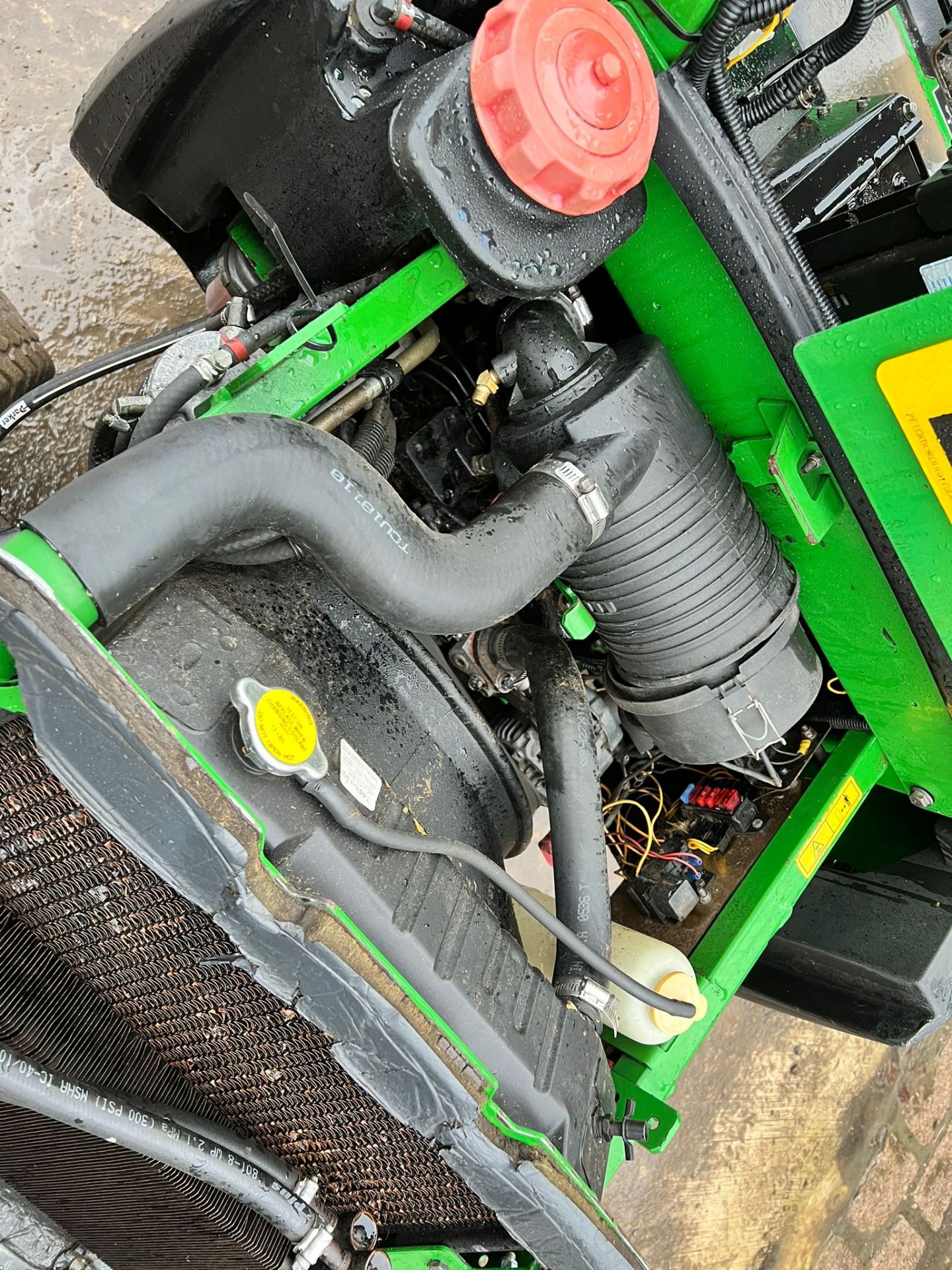 2009 JOHN DEERE 1445 4WD RIDE ON MOWER, RUNS DRIVES AND CUTS, SHOWING A LOW 3794 HOURS *PLUS VAT* - Image 12 of 13