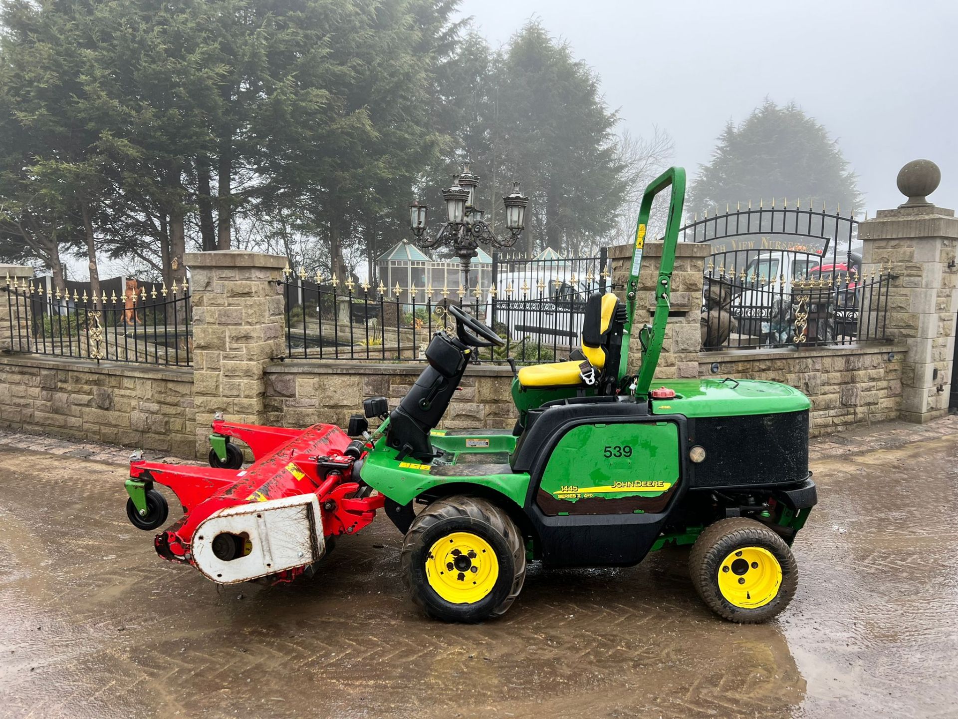 2009 JOHN DEERE 1445 4WD RIDE ON MOWER, RUNS DRIVES AND CUTS, SHOWING A LOW 3794 HOURS *PLUS VAT* - Image 3 of 13