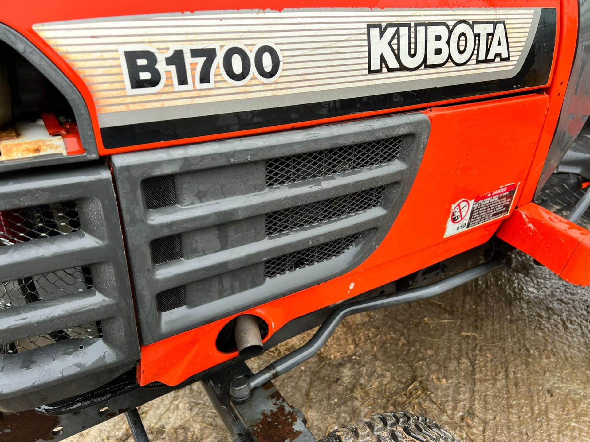 KUBOTA B1700 17hp 4WD COMPACT TRACTOR, RUNS DRIVES AND WORKS, SHOWING A LOW 2070 HOURS *PLUS VAT* - Image 10 of 16