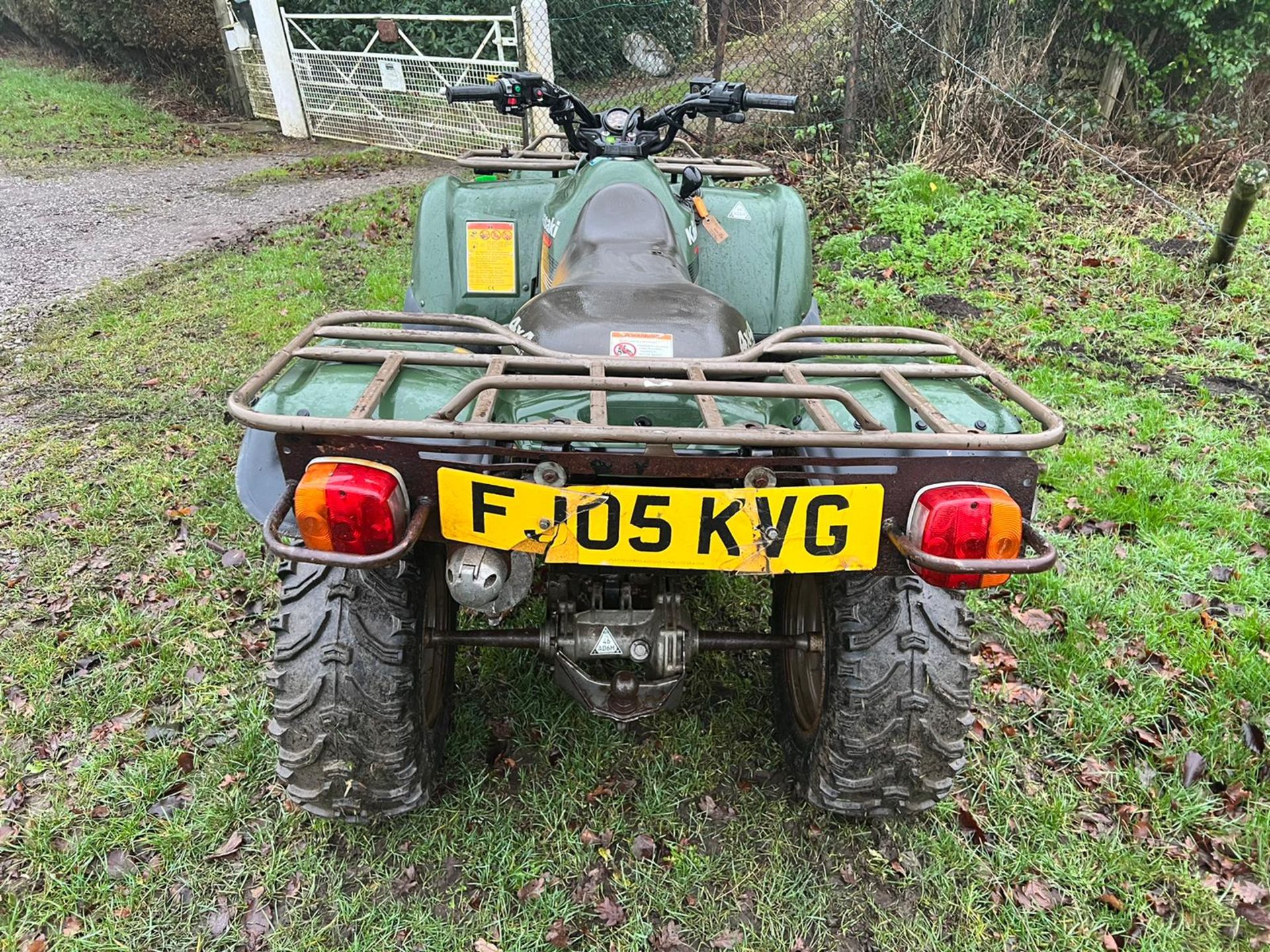 KAWASAKI KVF360 4WD FARM QUAD BIKE, RUNS AND DRIVES WELL, SHOWING A LOW 3438 HOURS *NO VAT* - Image 6 of 13