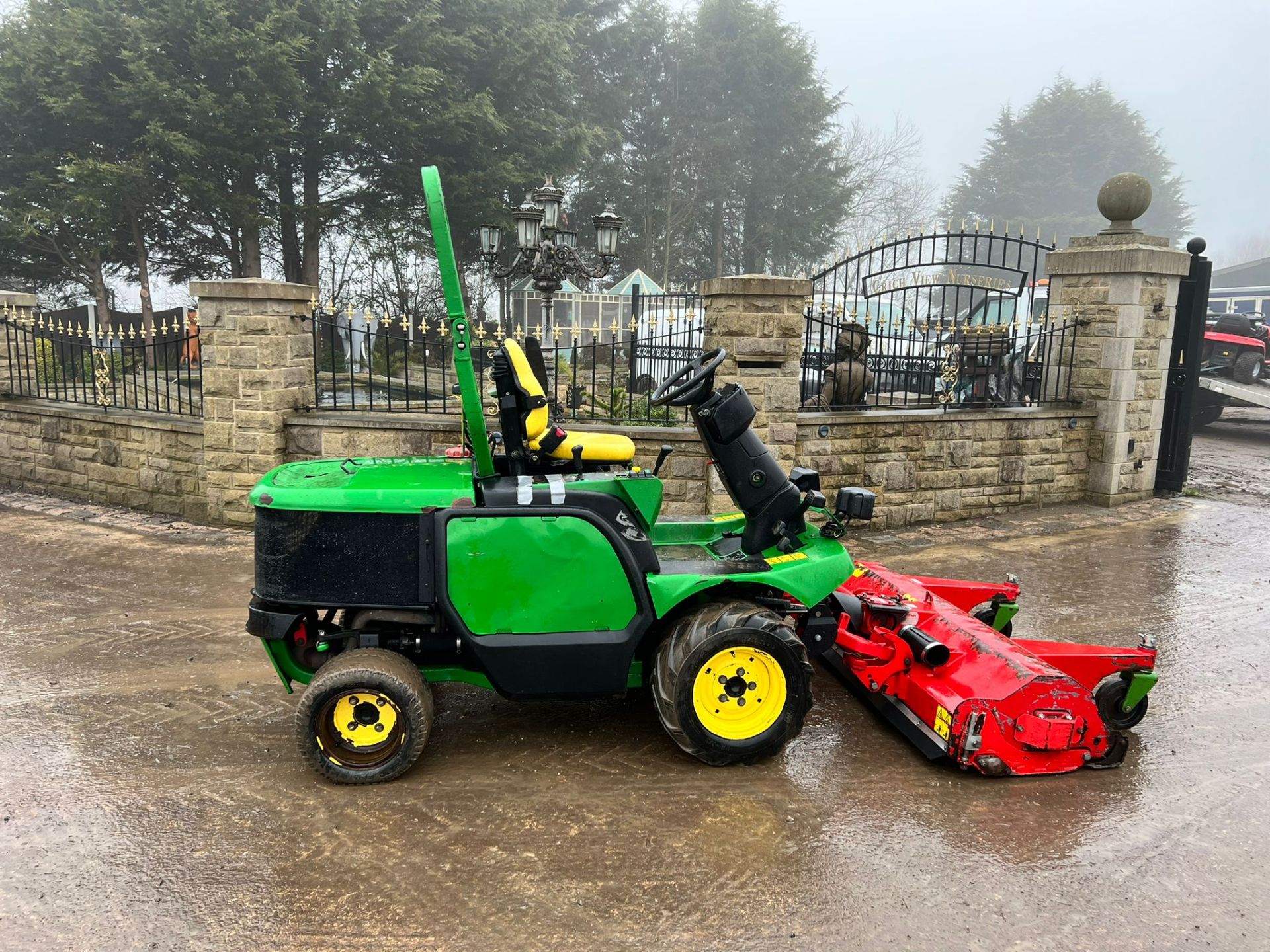 2009 JOHN DEERE 1445 4WD RIDE ON MOWER, RUNS DRIVES AND CUTS, SHOWING A LOW 3794 HOURS *PLUS VAT* - Image 6 of 13