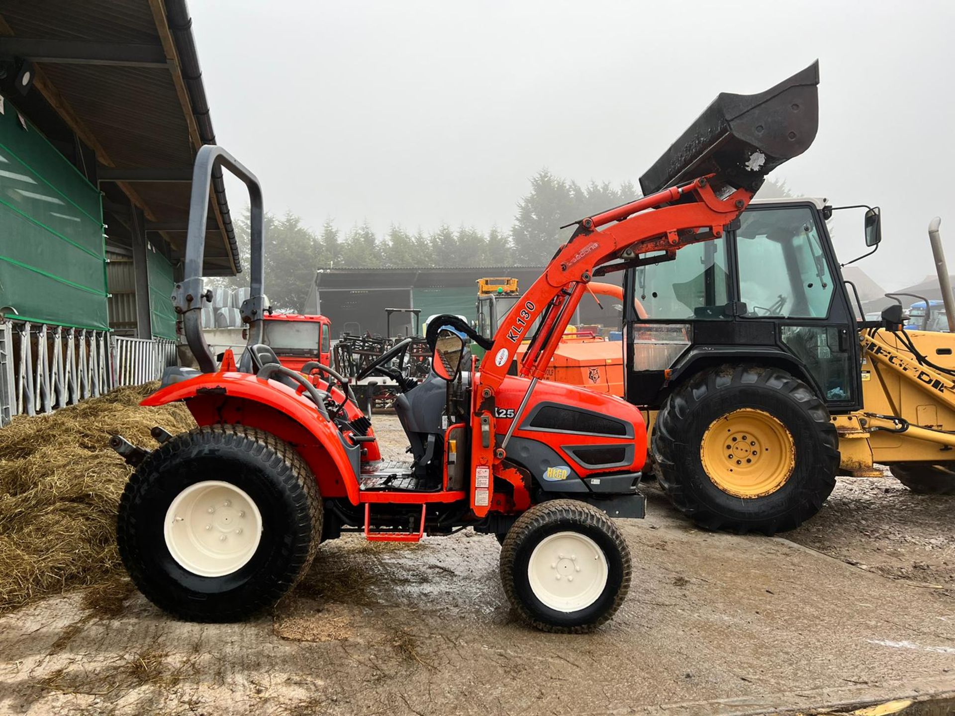 KIOTI CK25 25hp 4WD COMPACT TRACTOR WITH FRONT LOADER, RUND DRIVES AND LIFTS *PLUS VAT* - Image 6 of 15