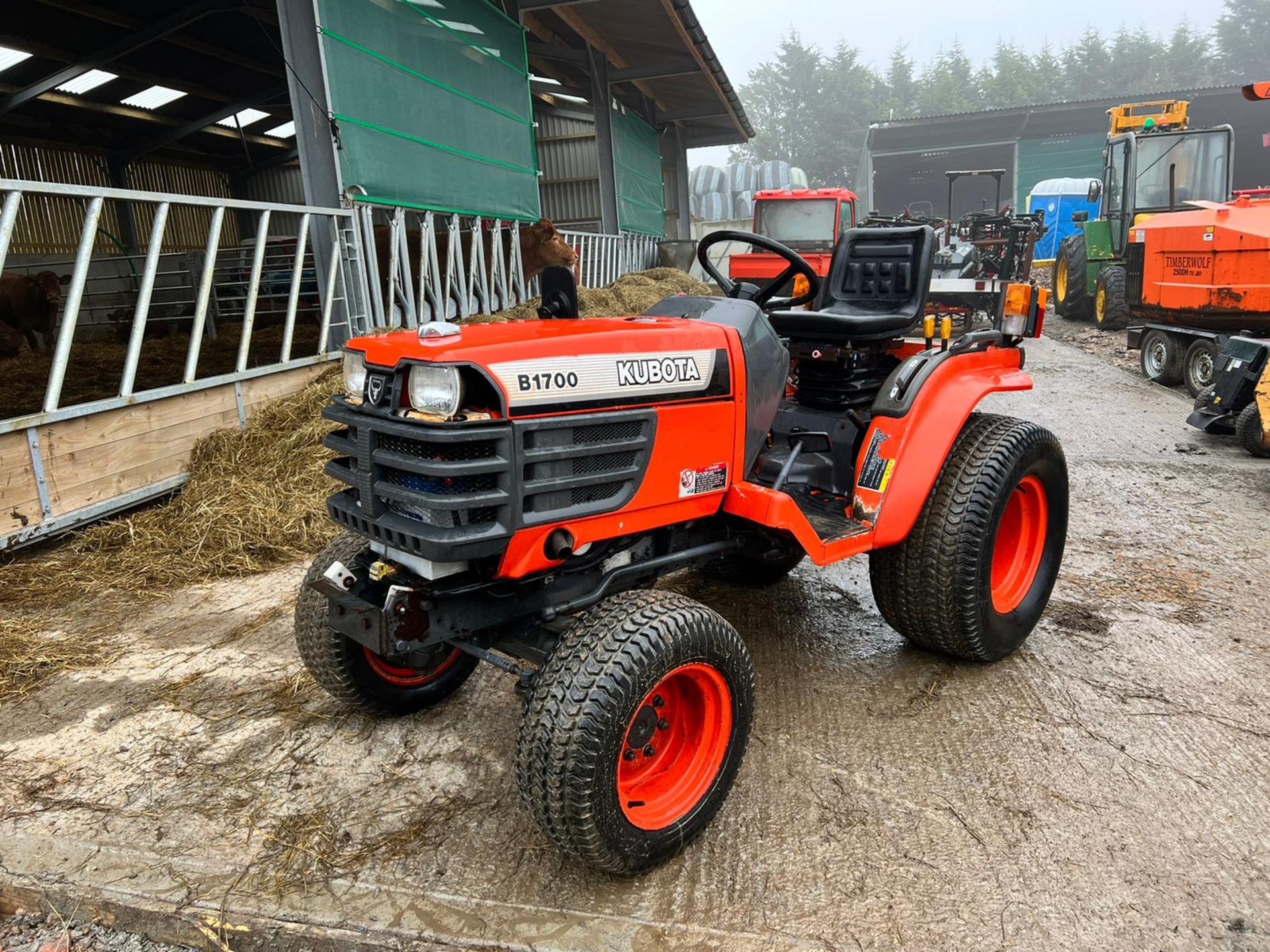 KUBOTA B1700 17hp 4WD COMPACT TRACTOR, RUNS DRIVES AND WORKS, SHOWING A LOW 2070 HOURS *PLUS VAT* - Image 3 of 16