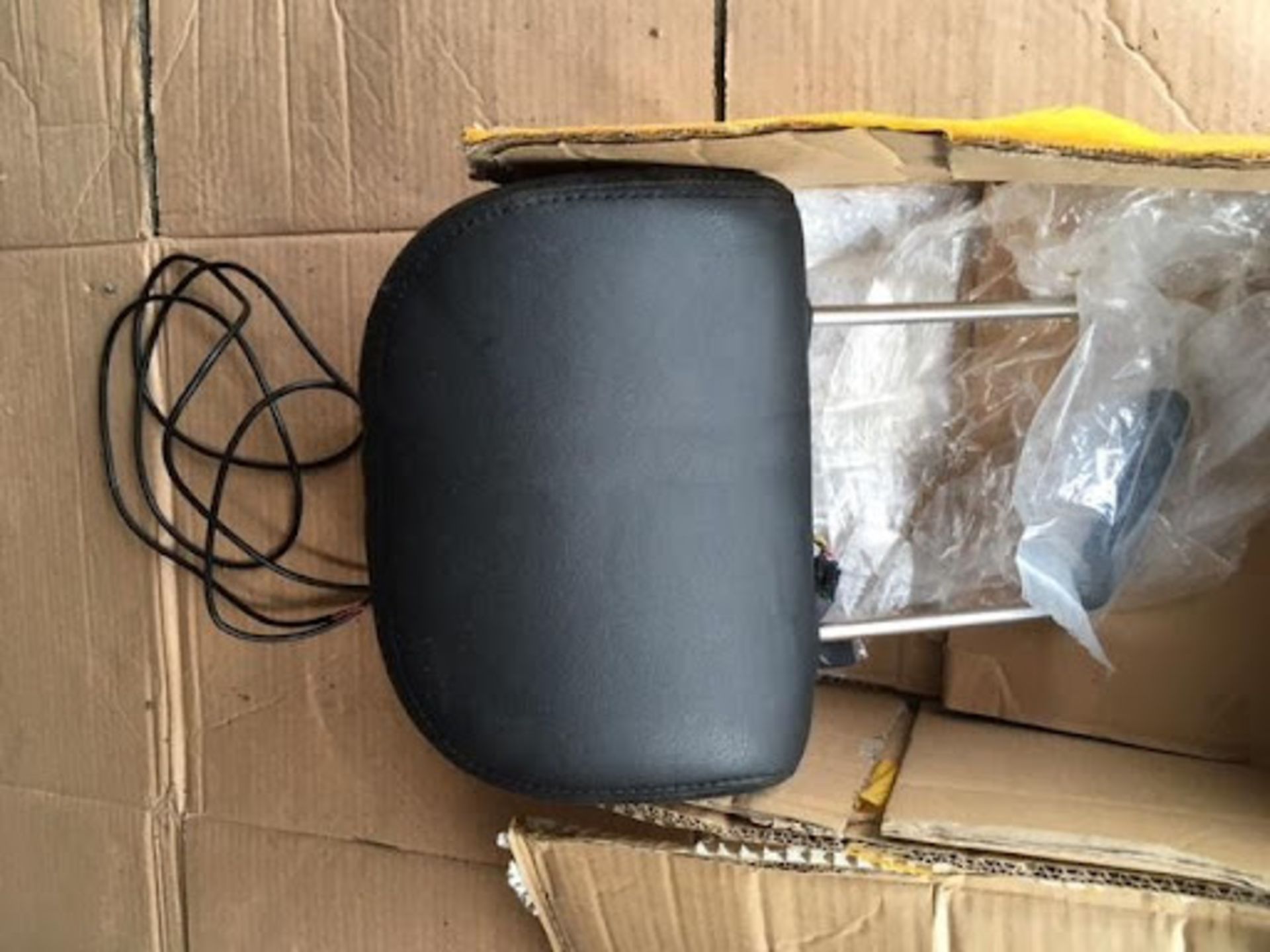 CAR HEADREST WITH SCREEN (12V) (AS NEW), NO RESERVE *NO VAT* - Image 2 of 2