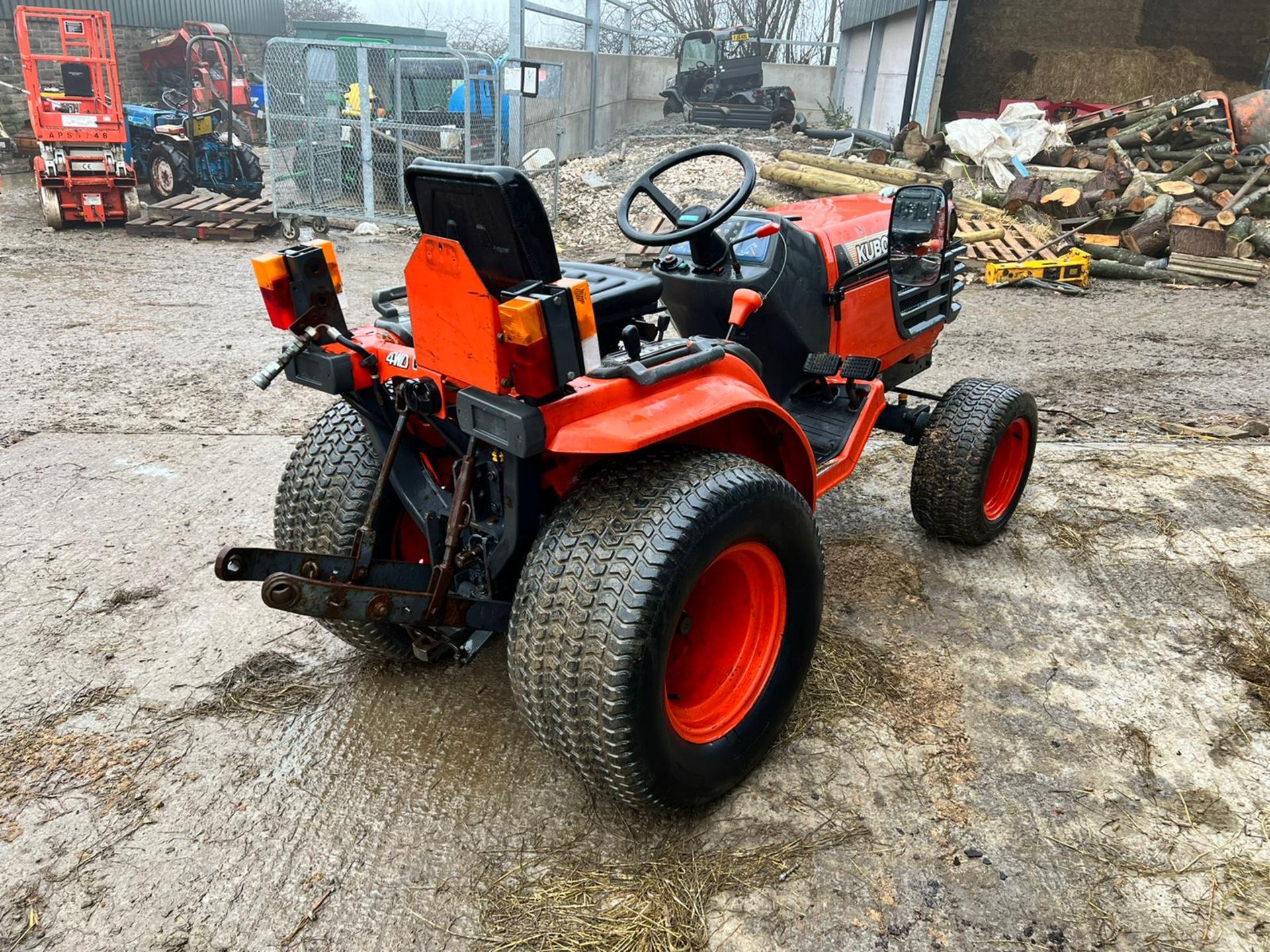 KUBOTA B1700 17hp 4WD COMPACT TRACTOR, RUNS DRIVES AND WORKS, SHOWING A LOW 2070 HOURS *PLUS VAT* - Image 8 of 16