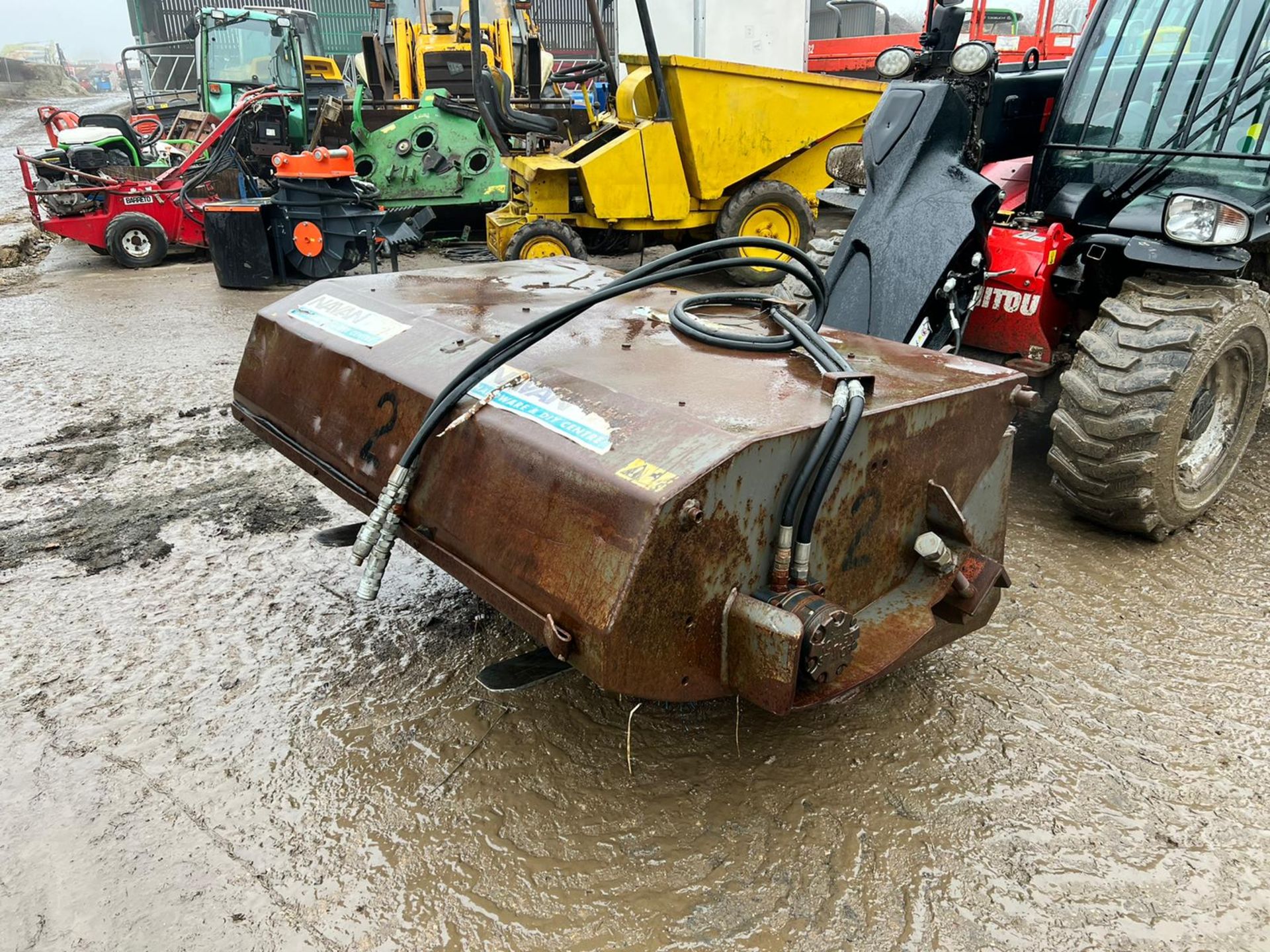 WHITES HYDRAULIC SWEEPER BUCKET, SUITABLE FOR SKIDSTEER, HYDRAULIC DRIVEN *PLUS VAT* - Image 2 of 9