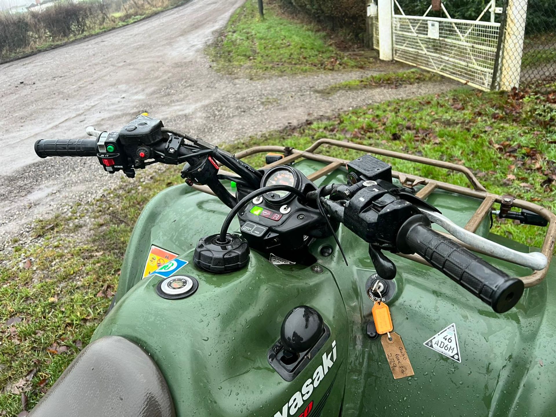 KAWASAKI KVF360 4WD FARM QUAD BIKE, RUNS AND DRIVES WELL, SHOWING A LOW 3438 HOURS *NO VAT* - Image 11 of 13