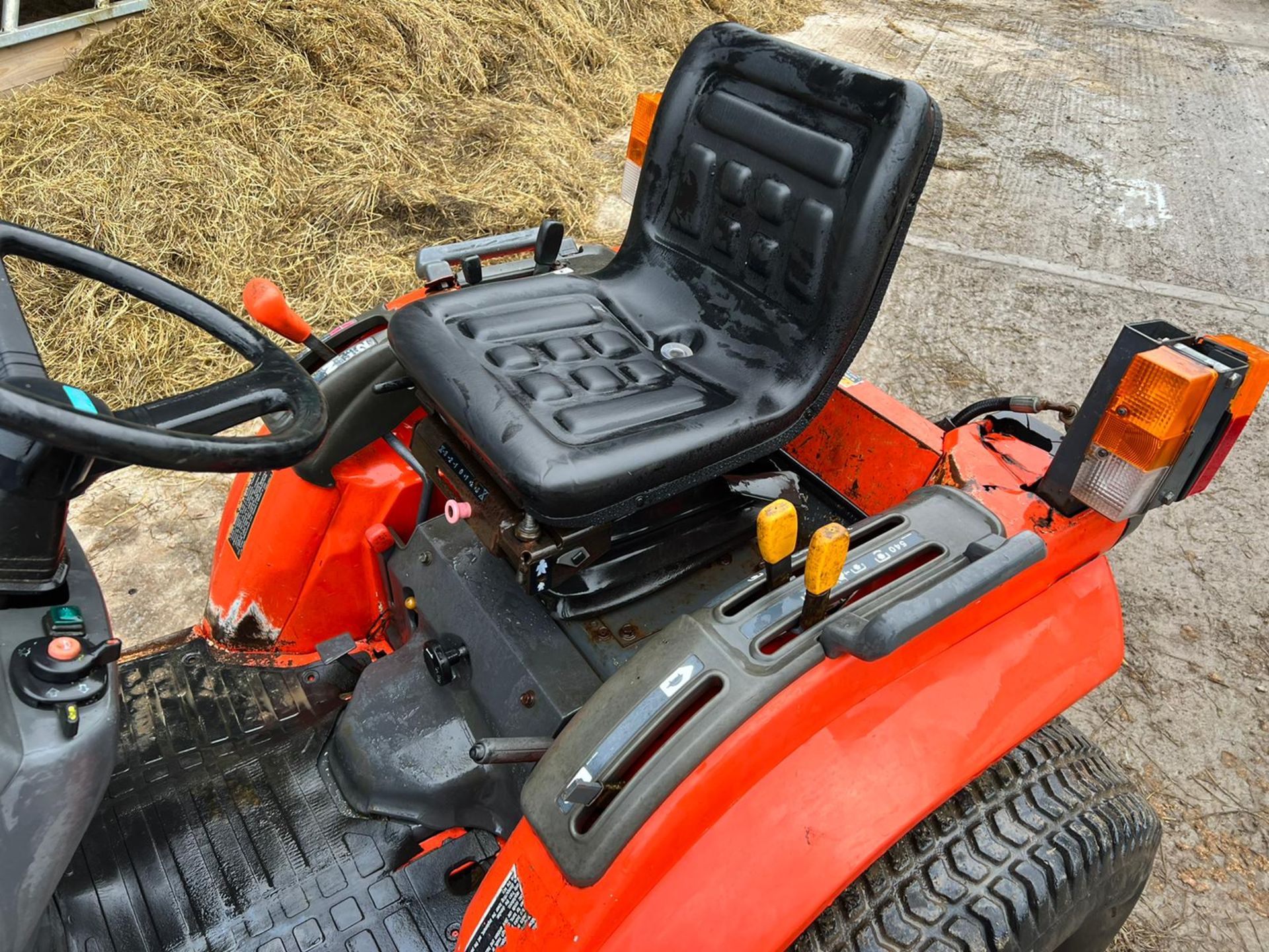 KUBOTA B1700 17hp 4WD COMPACT TRACTOR, RUNS DRIVES AND WORKS, SHOWING A LOW 2070 HOURS *PLUS VAT* - Image 16 of 16