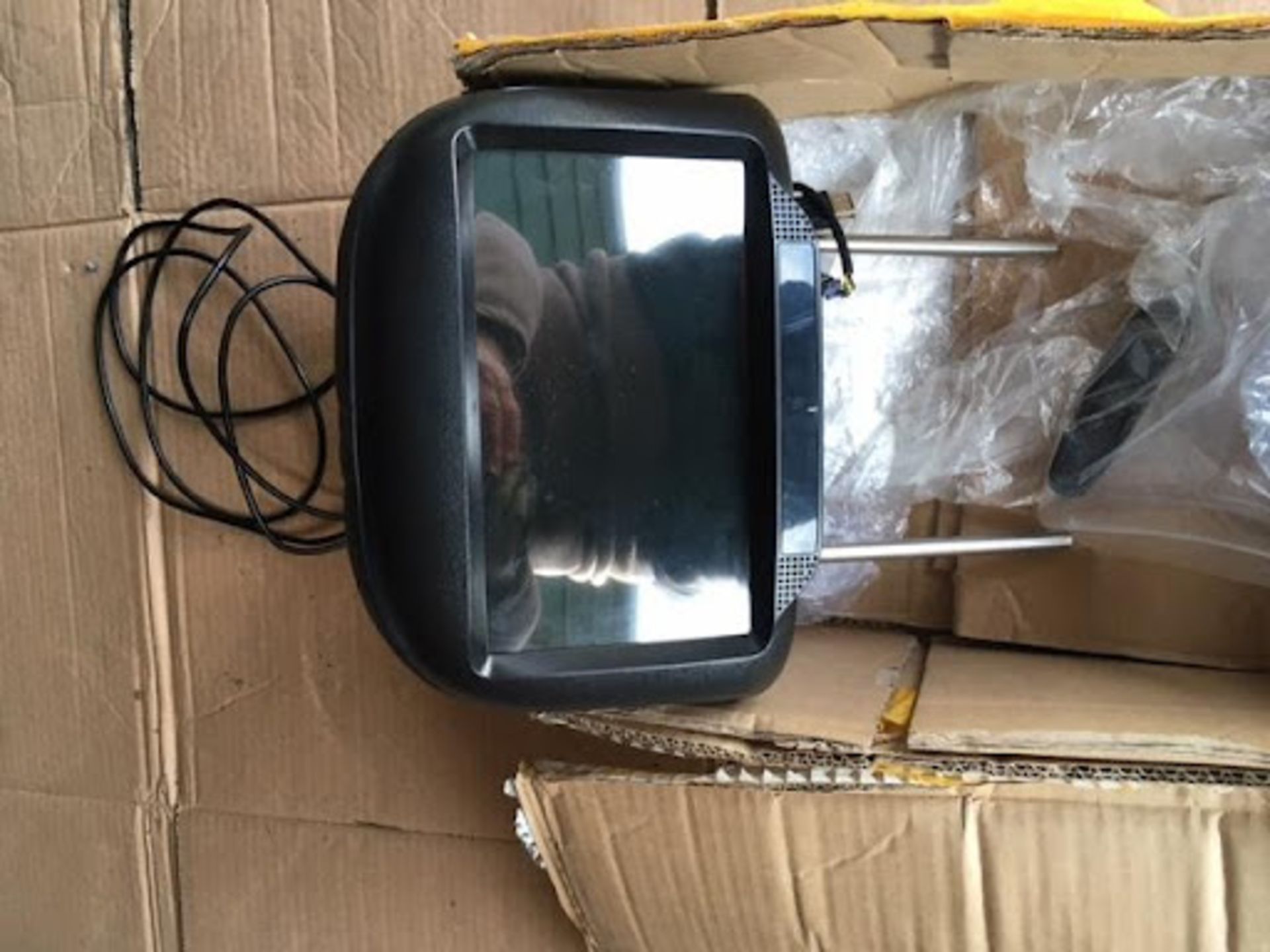 CAR HEADREST WITH SCREEN (12V) (AS NEW), NO RESERVE *NO VAT*