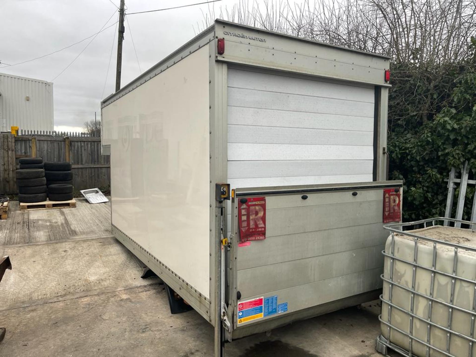 LWB 2016 LUTON BOX, EXCELLENT CONDITION, NO DAMAGE, 13'8 BOX, 17'9 OVERALL WITH 4ft NOSE *NO VAT* - Image 3 of 11