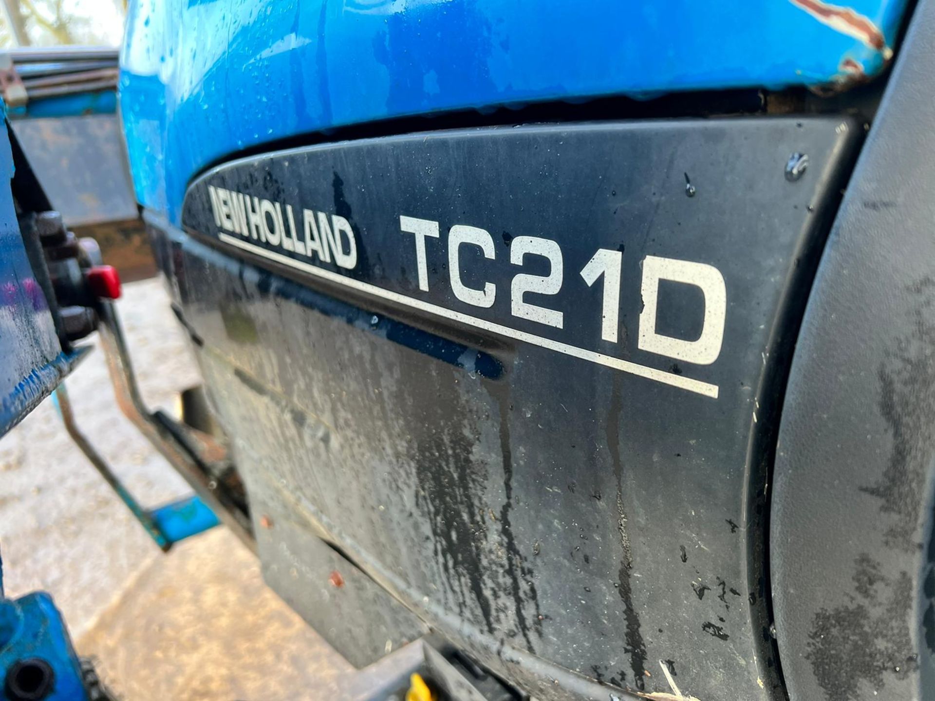 NEW HOLLAND TC21D 4WD COMPACT TRACTOR WITH FRONT LOADER AND BUCKET *PLUS VAT* - Image 14 of 18