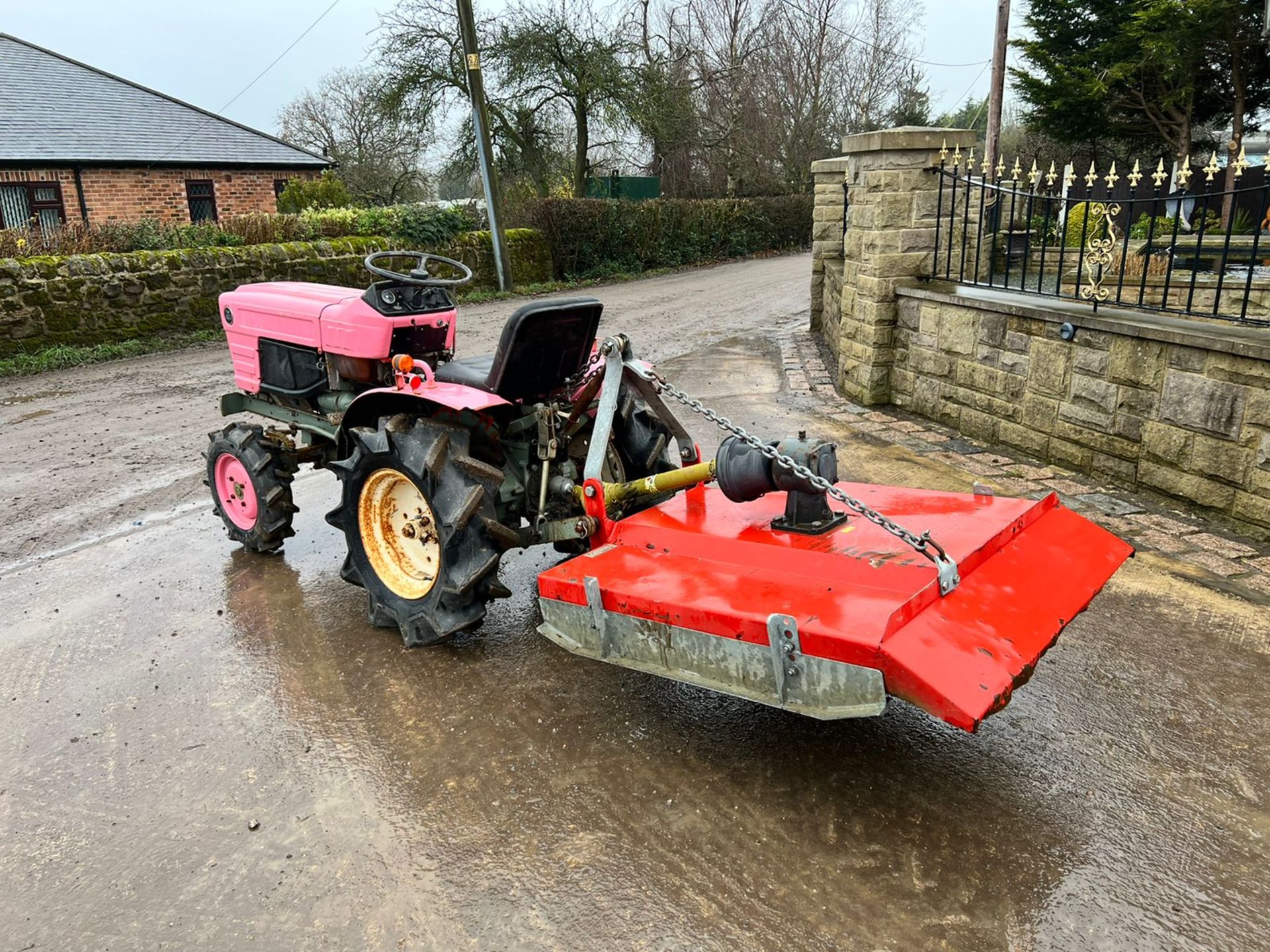 YANMAR YM1401D 14hp 4WD COMPACT TRACTOR WITH 4ft FLEMING TOPPER, RUNS DRIVES AND CUTS *PLUS VAT* - Image 4 of 14