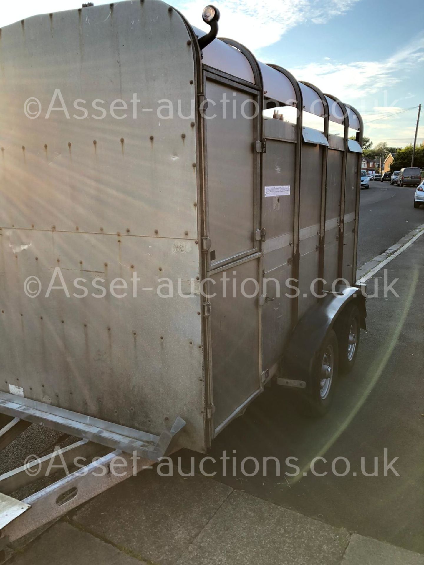 IFOR WILLIAMS 10ft LIVESTOCK CATTLE TRAILER, COMPLETE WITH CART RACK CARRIER *NO VAT* - Image 4 of 5