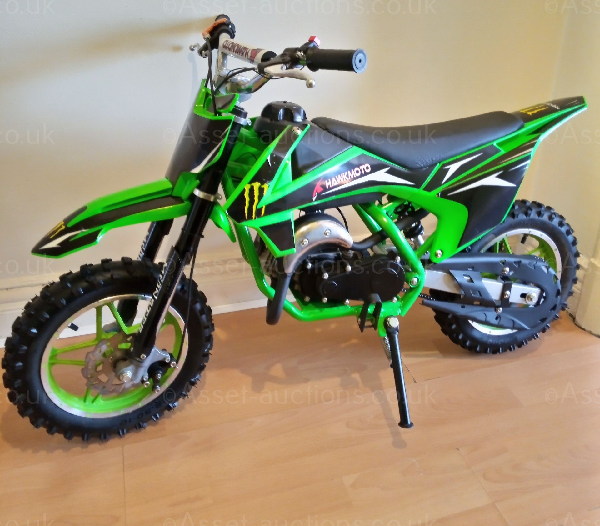 HAWK MOTO 50cc DIRT BIKE, 2 STROKE ENGINE, PULL START, KILL SWITCH, ADJUSTABLE THROTTLE *NO VAT* - Image 4 of 5