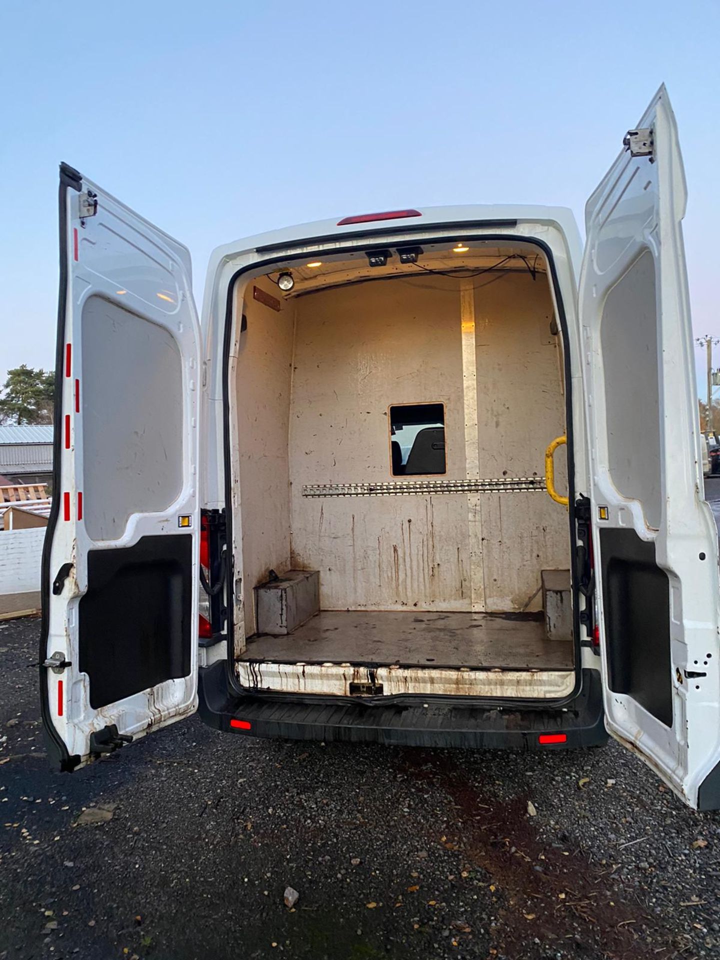 2016/66 FORD TRANSIT 350 WHITE WELFARE VAN, 64K MILES, 7 SEATS, 2.2 DIESEL *PLUS VAT* - Image 8 of 13