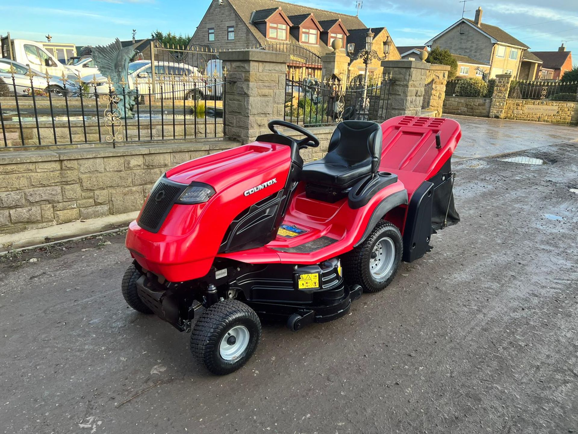 2016 WESTWOOD/COUNTAX 60 RIDE ON LAWN MOWER WITH PGC, SHOWING A LOW 102 HOURS *NO VAT* - Image 2 of 8