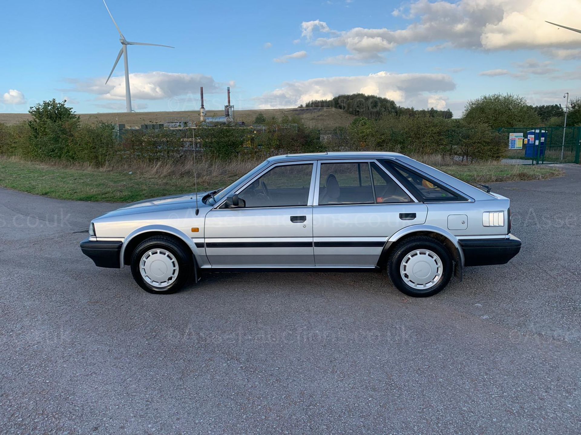 1989 NISSAN BLUEBIRD LX SILVER HATCHBACK, 63K MILES, 1.6 PETROL, POWER STEERING 80s CLASSIC *NO VAT* - Image 4 of 11