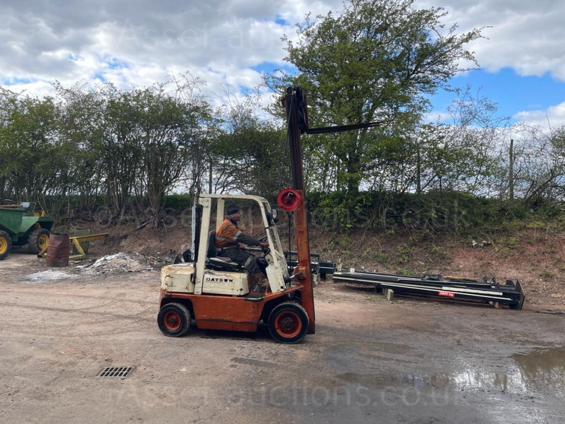 NISSAN QF02A DIESEL FORKLIFT, 2 TON LIFT TO 3.3M, SIDE SHIFT, WEIGHT 3.380KG *PLUS VAT* - Image 2 of 10