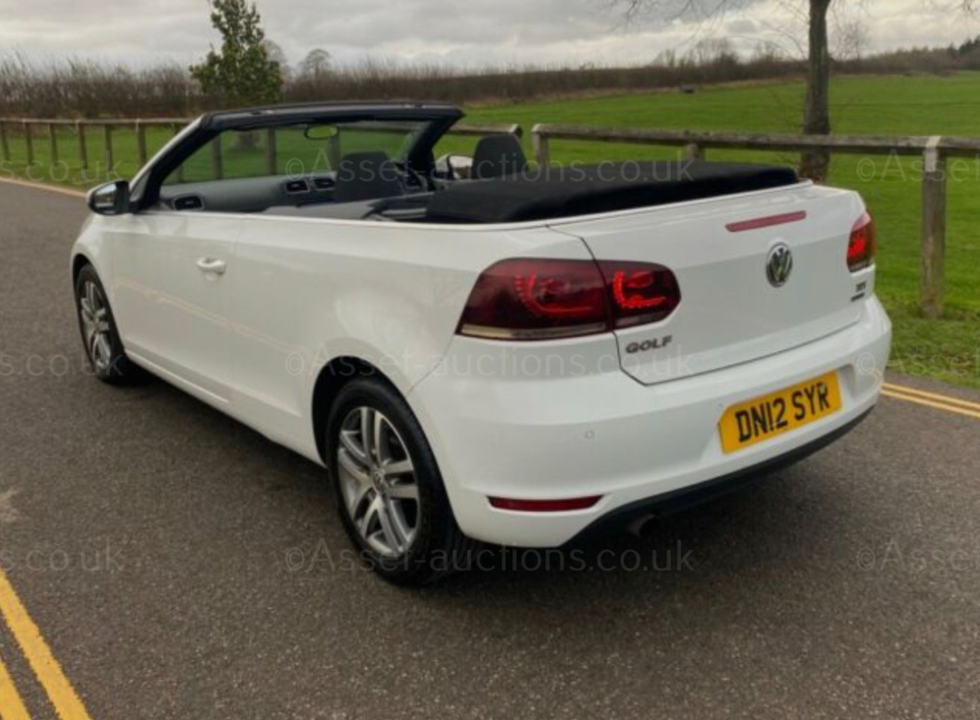 2012 VOLKSWAGEN GOLF S BLUEMOTION TECH TDI WHITE CONVERTIBLE, 150K MILES *NO VAT* - Image 5 of 12