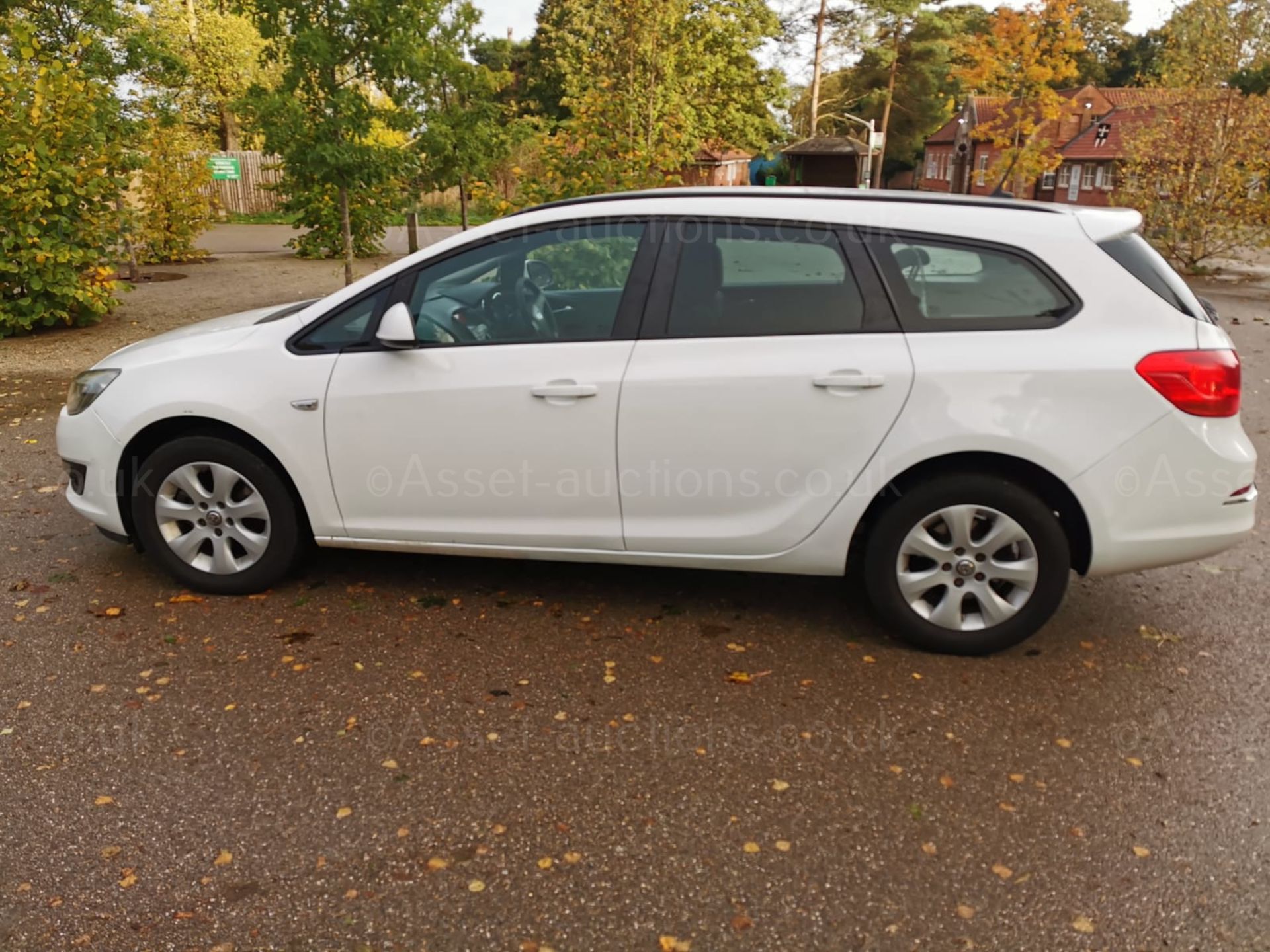 2015 VAUXHALL ASTRA EMERG-Y SERV CDTIEC WHITE ESTATE, 1.6 DIESEL, SHOWING 119K MILES *NO VAT* - Image 4 of 22