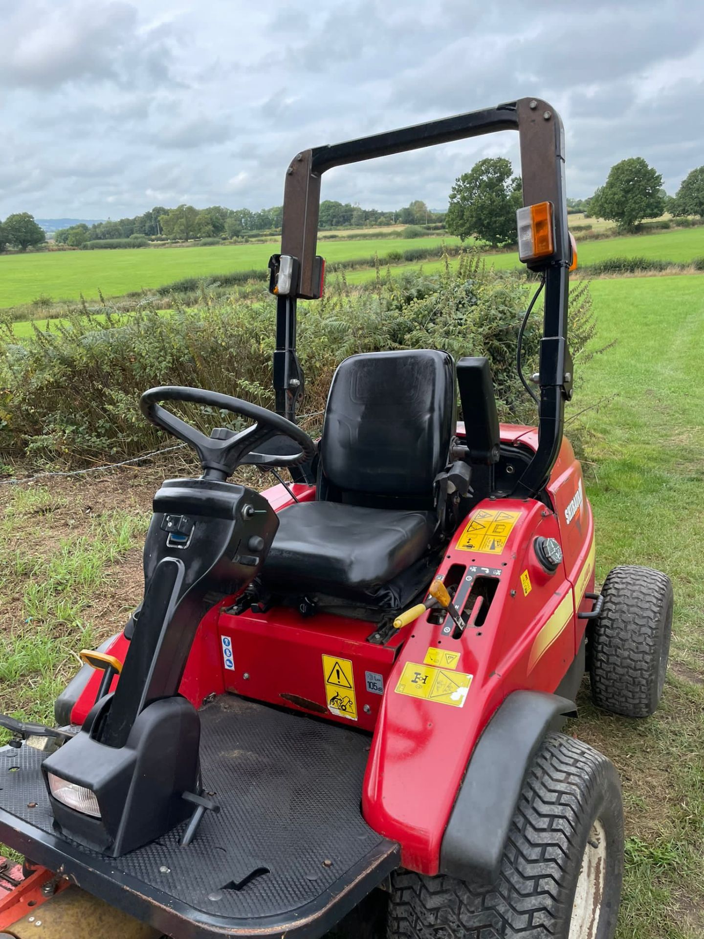 SHIBAURA CM374 4x4 RIDE ON MOWER, RUNS DRIVES AND DIGS, SHOWING A LOW 3103 HOURS *PLUS VAT* - Image 5 of 5