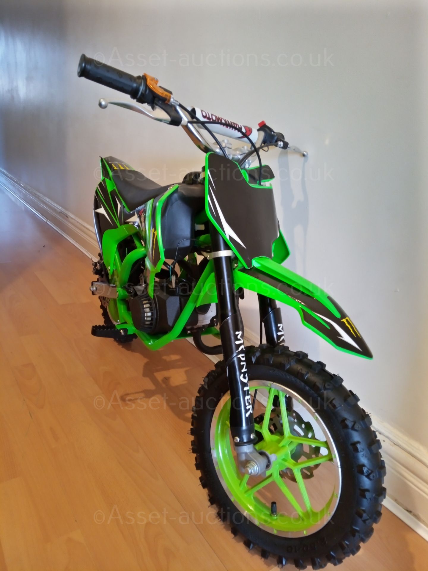 HAWK MOTO 50cc DIRT BIKE, 2 STROKE ENGINE, PULL START, KILL SWITCH, ADJUSTABLE THROTTLE *NO VAT* - Image 2 of 5