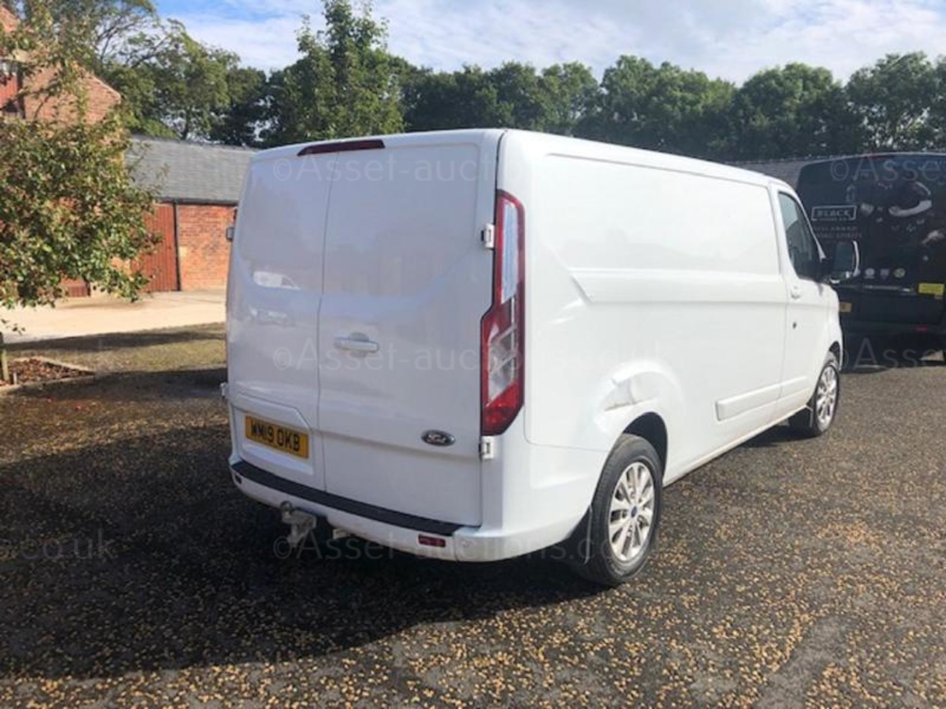 2019 FORD TRANSIT CUSTOM 300 LIMITED WHITE PANEL VAN, ONLY 23K MILES *PLUS VAT* - Image 6 of 11