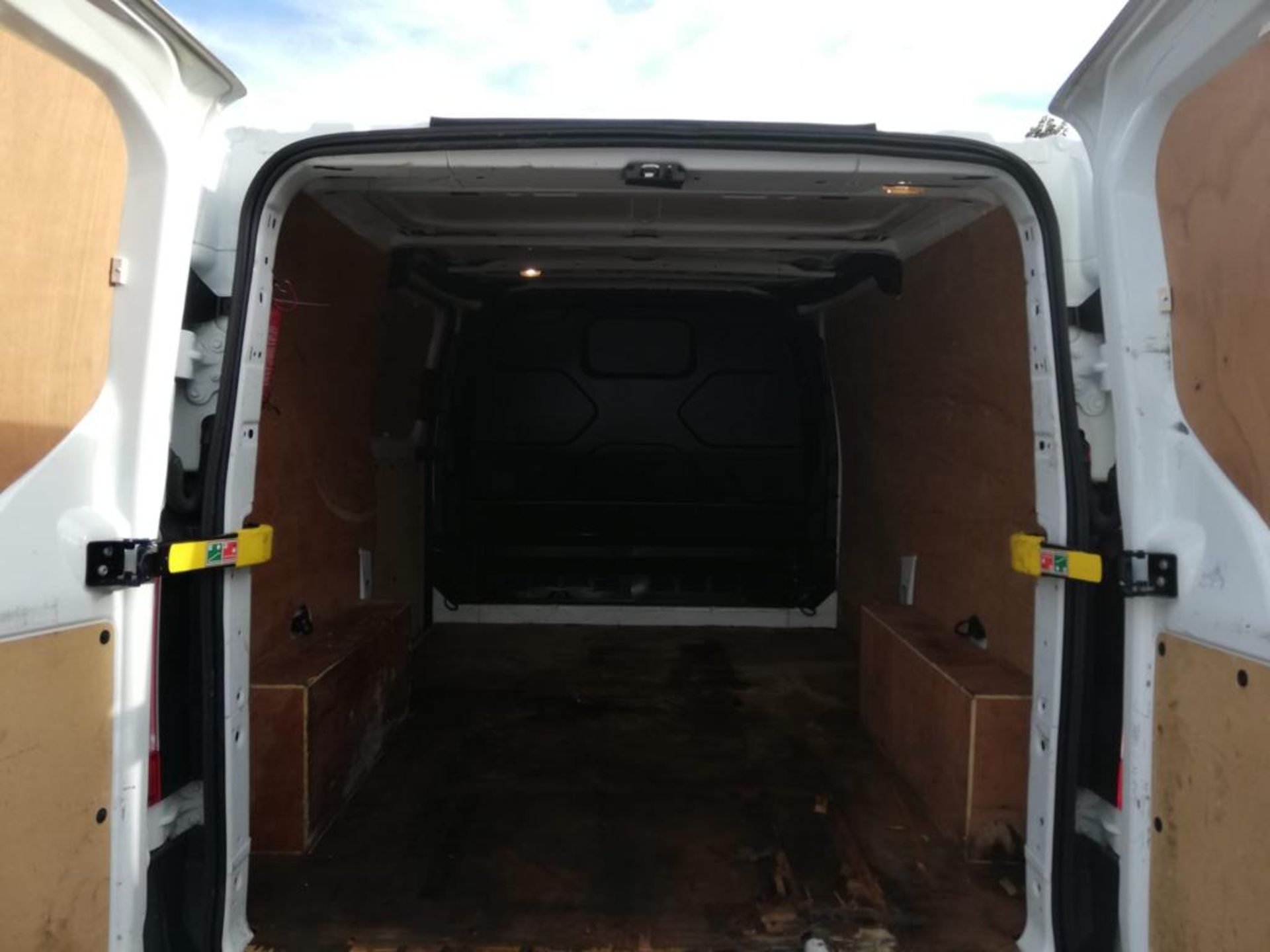 2018 FORD TRANSIT CUSTOM 290 WHITE PANEL VAN, 111K MILES, 2.0 DIESEL ENGINE *PLUS VAT* - Image 9 of 10