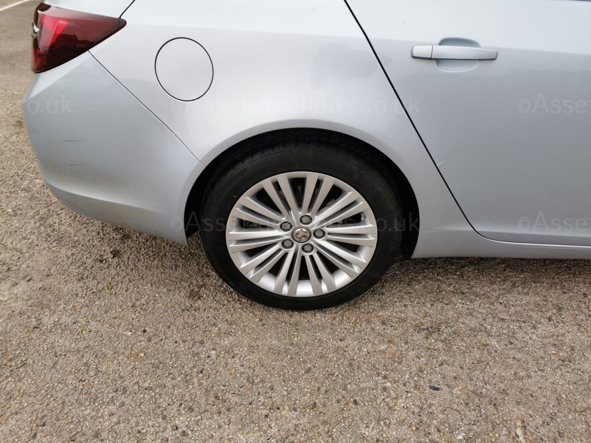 2015 VAUXHALL INSIGNIA DSIGN NAV CDTI ECO SS SILVER HATCHBACK, 83,799 MILES *NO VAT* - Image 11 of 27