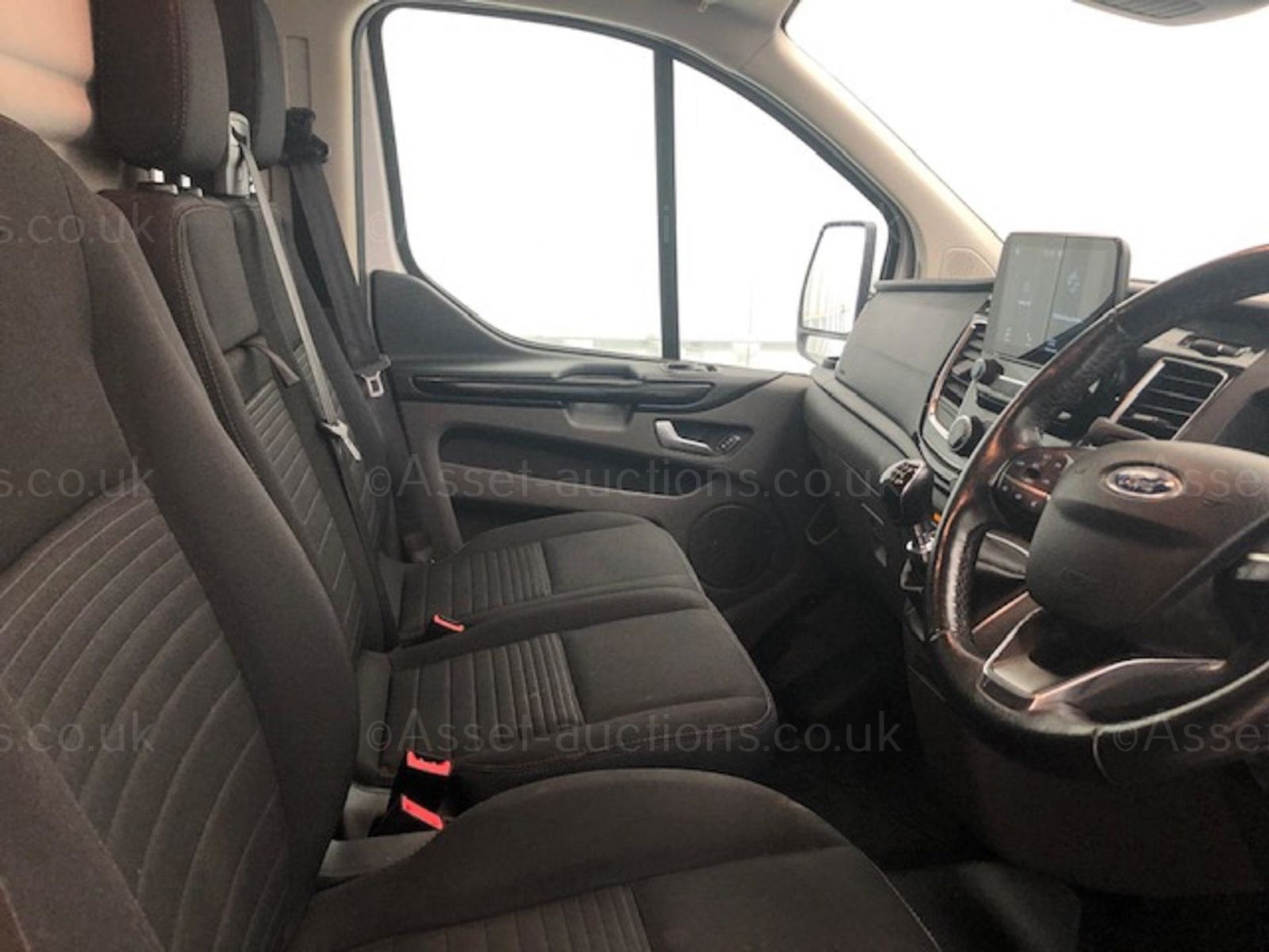 2019 FORD TRANSIT CUSTOM 300 LIMITED WHITE PANEL VAN, ONLY 23K MILES *PLUS VAT* - Image 9 of 11