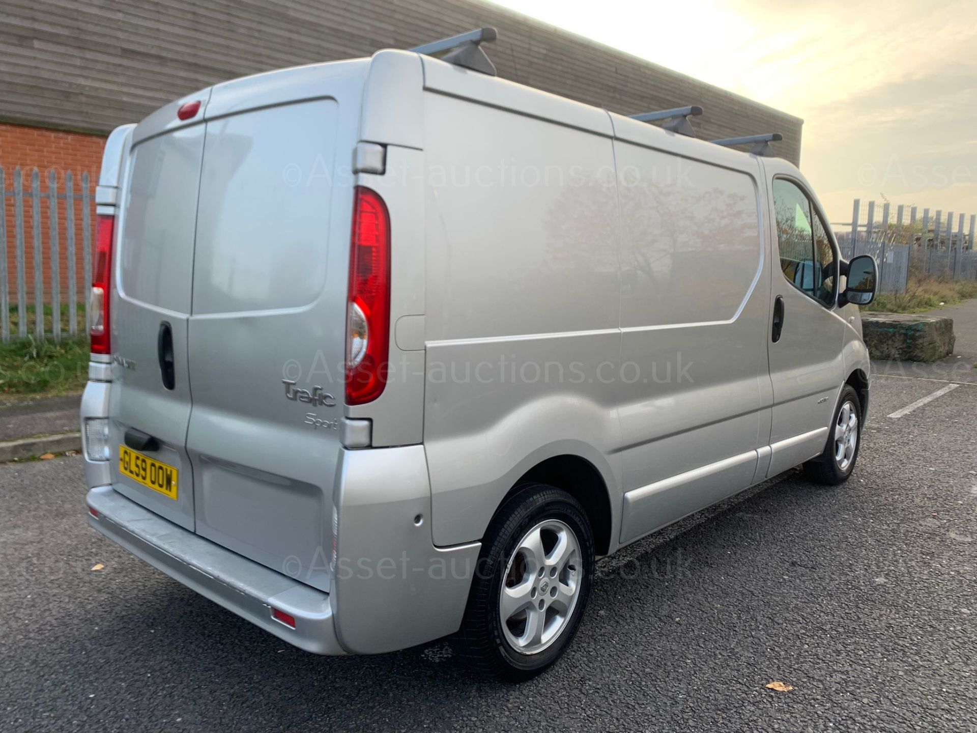 2009 RENAULT TRAFIC SL27 SPORT DCI 115 SILVER PANEL VAN, 2.0 DIESLE ENGINE, 103,243 MILES *NO VAT* - Image 4 of 15