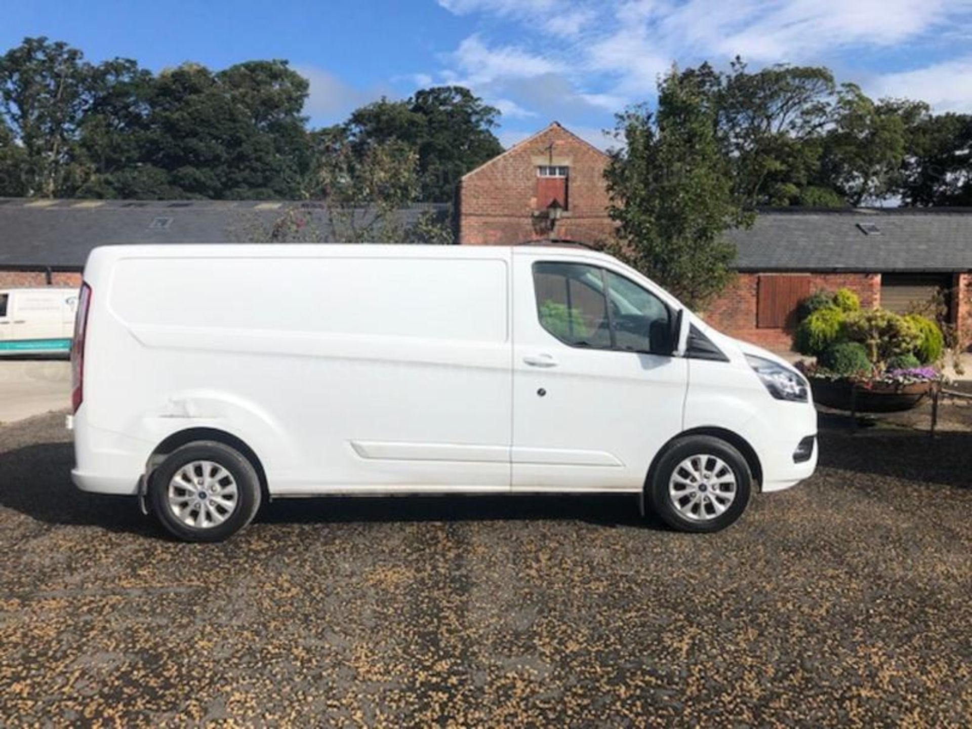 2019 FORD TRANSIT CUSTOM 300 LIMITED WHITE PANEL VAN, ONLY 23K MILES *PLUS VAT* - Image 7 of 11