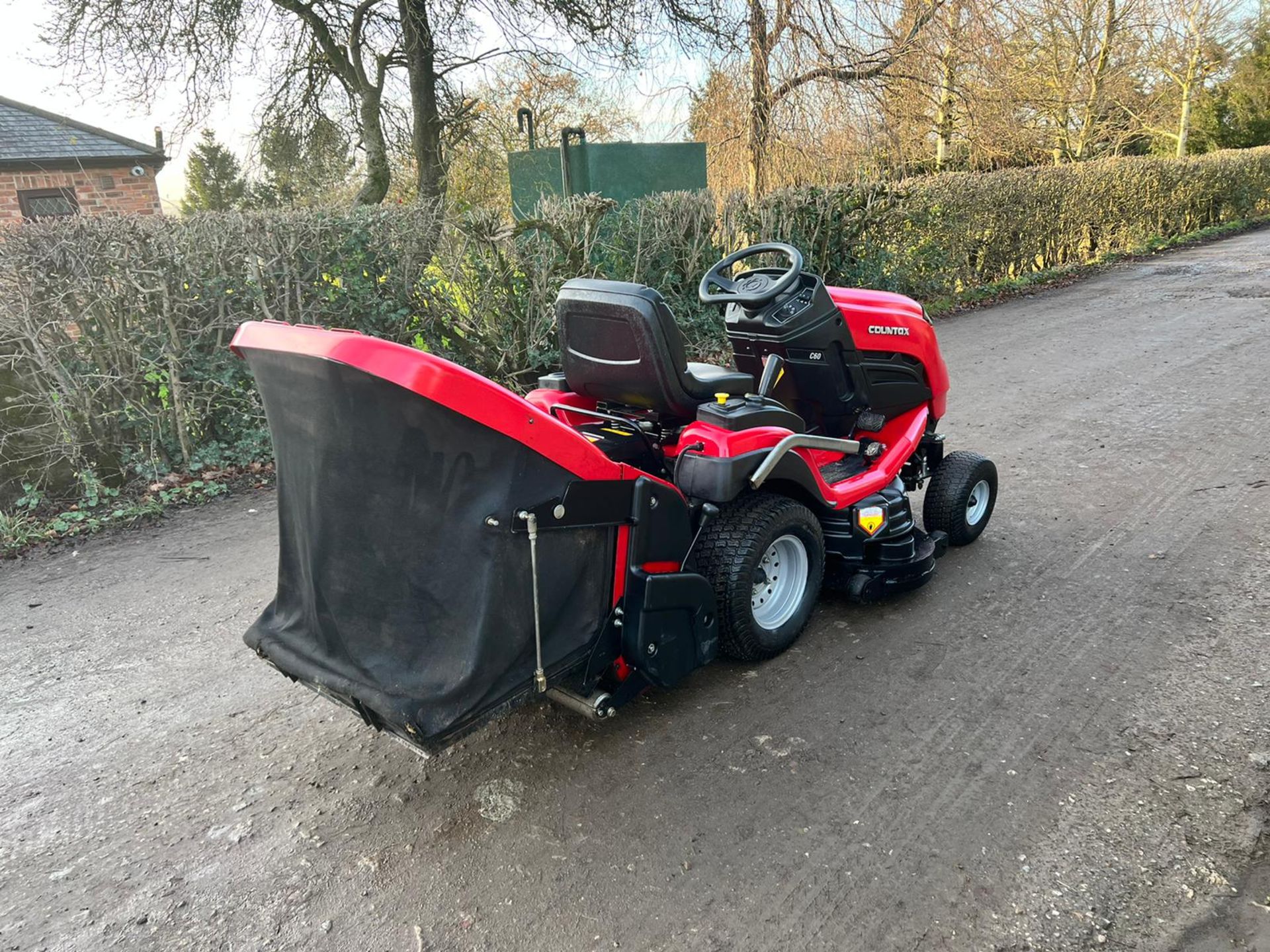 2016 WESTWOOD/COUNTAX 60 RIDE ON LAWN MOWER WITH PGC, SHOWING A LOW 102 HOURS *NO VAT* - Image 5 of 8