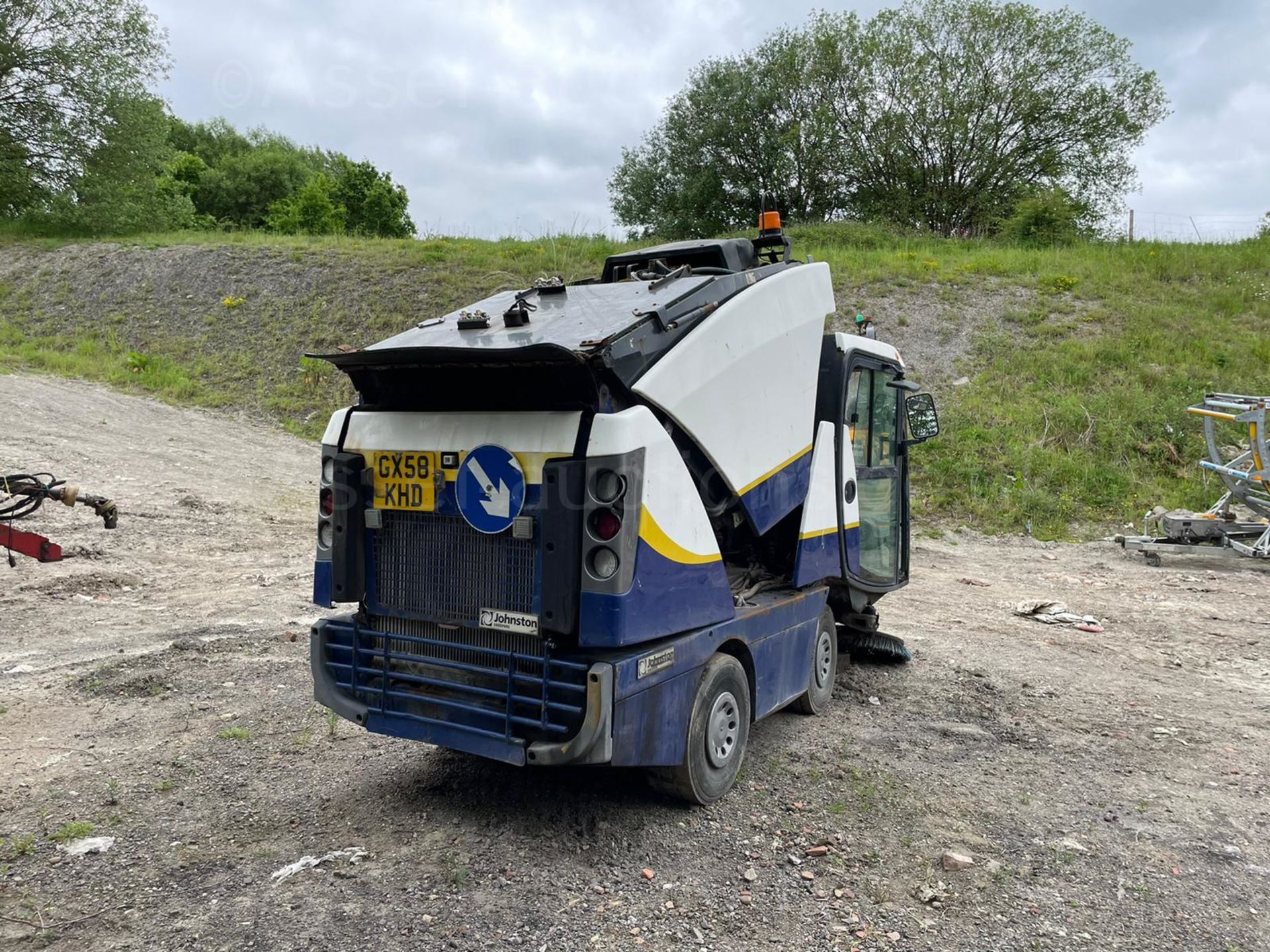 2008/58 JOHNSTON 142A 101T SWEEPER, LOADING IS NO ISSUE, 4 CYLINDER VM MOTOR ENGINE *PLUS VAT* - Image 5 of 12