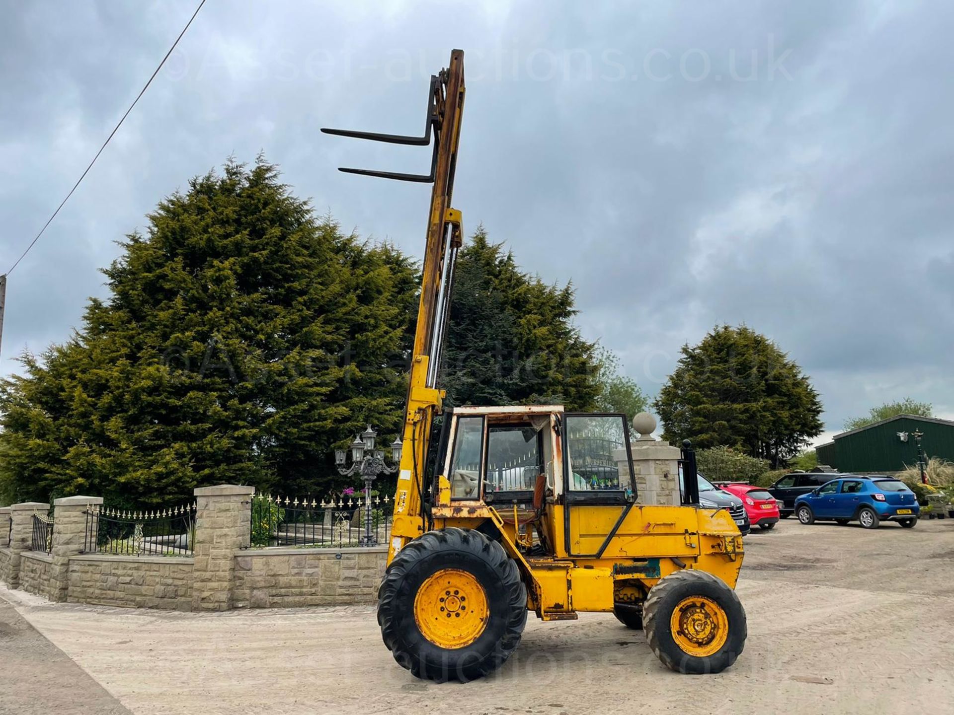 JCB 926 ALL TERRAIN FORKLIFT, RUNS DRIVES AND LIFTS, ALL GEARS WORK, HYDRAULIC SHIFT *PLUS VAT* - Image 4 of 10