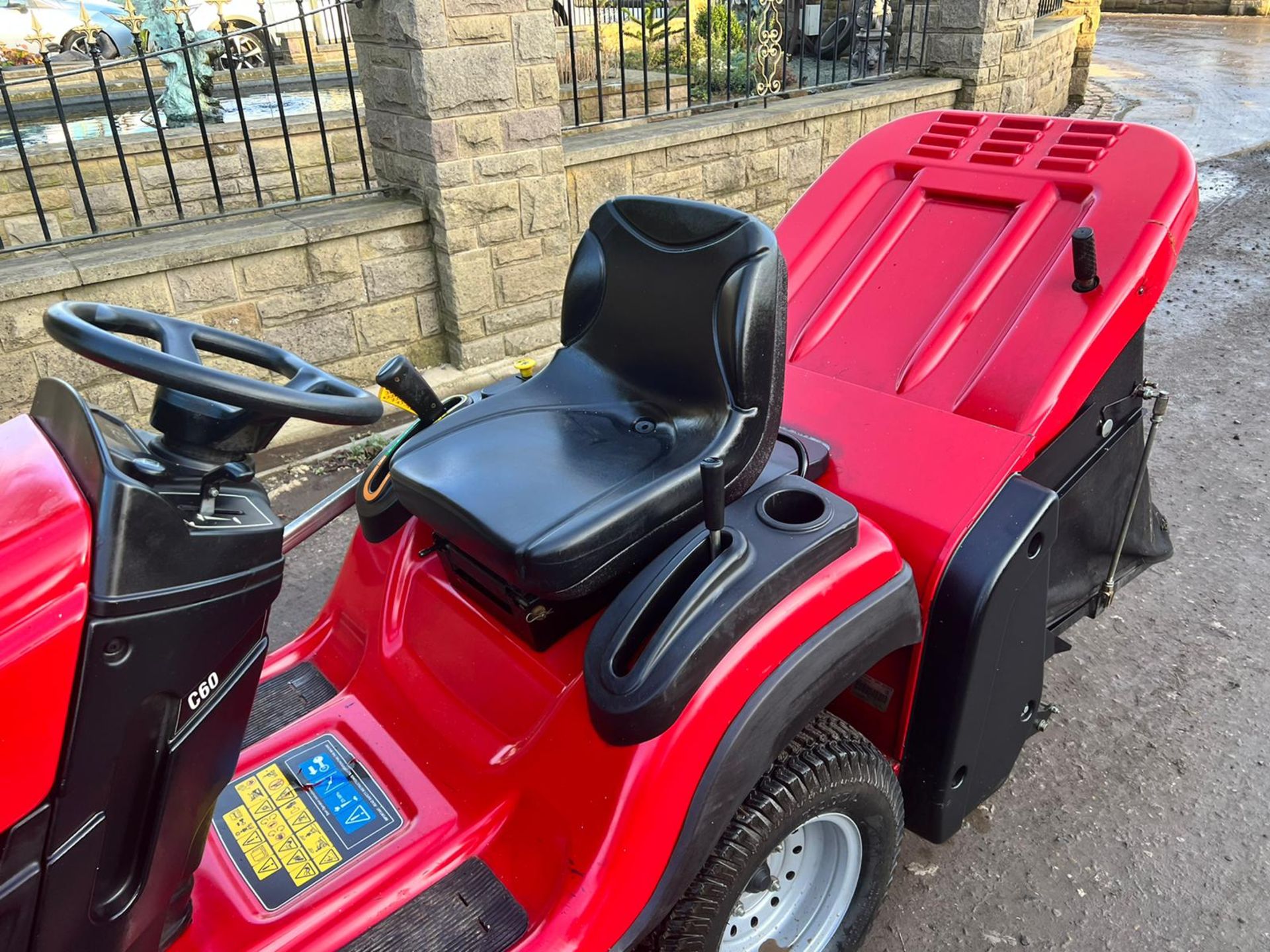 2016 WESTWOOD/COUNTAX 60 RIDE ON LAWN MOWER WITH PGC, SHOWING A LOW 102 HOURS *NO VAT* - Image 6 of 8