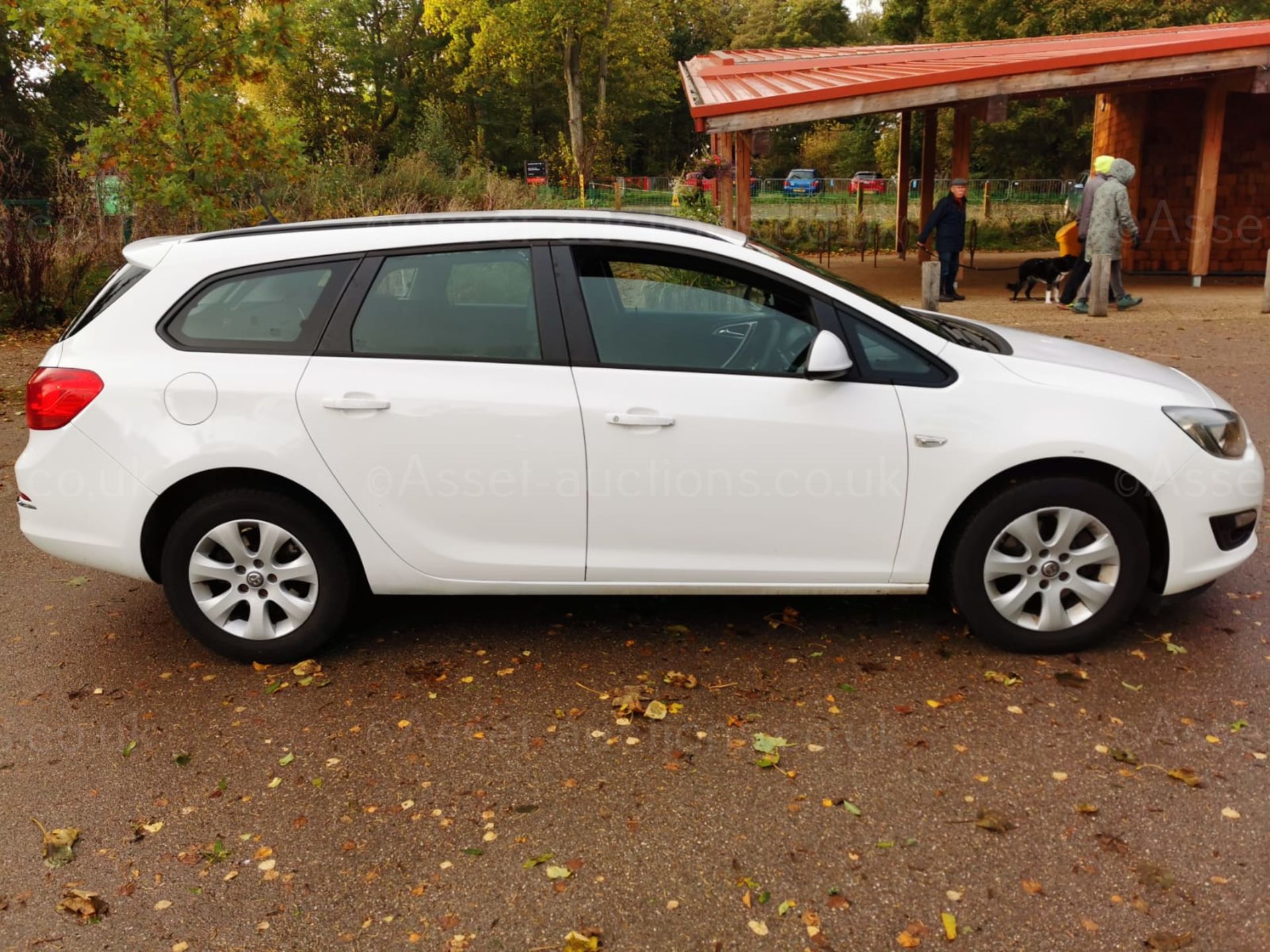 2015 VAUXHALL ASTRA EMERG-Y SERV CDTIEC WHITE ESTATE, 1.6 DIESEL, SHOWING 119K MILES *NO VAT* - Image 8 of 22