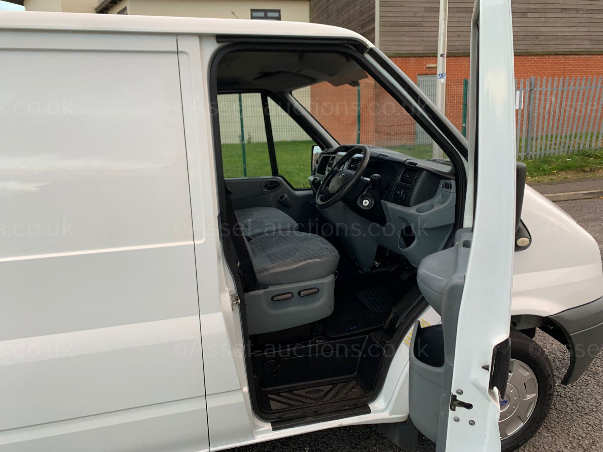 2011 FORD TRANSIT 85 T280M FWD WHITE PANEL VAN, SHOWING 72,731 MILES, 2.2 DIESEL *NO VAT* - Image 6 of 13